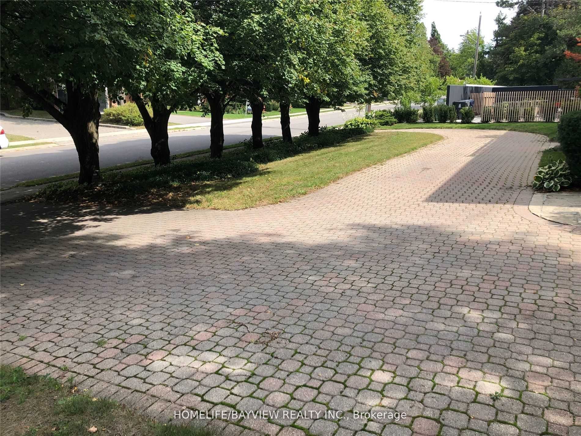 3 Suncrest Drive, Toronto, ON M3C 2L1 photo 2