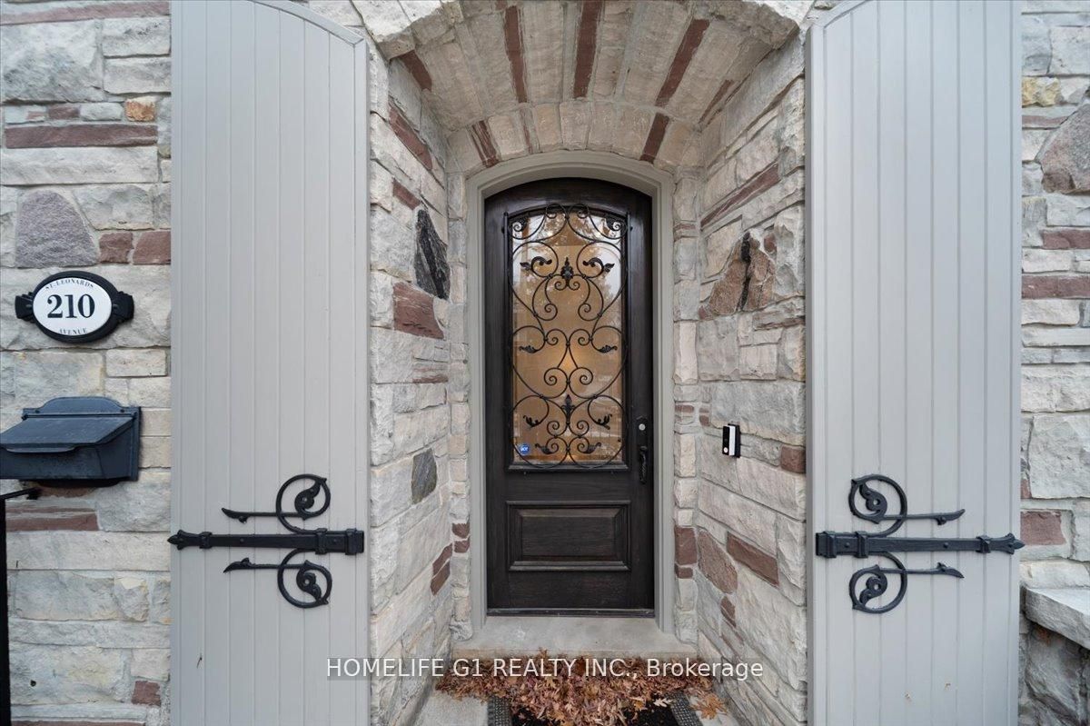210 St Leonards Avenue, Toronto, ON M4N 1K7 photo 3