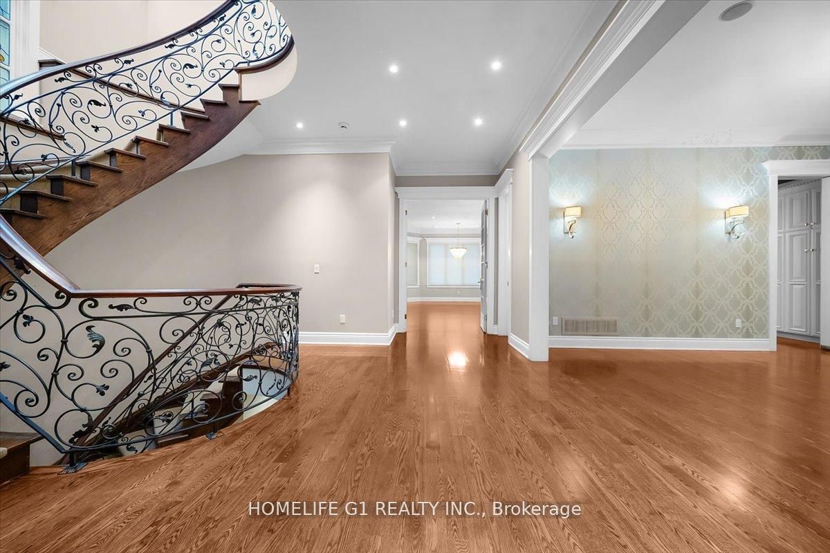 210 St Leonards Avenue, Toronto, ON M4N 1K7 photo 5