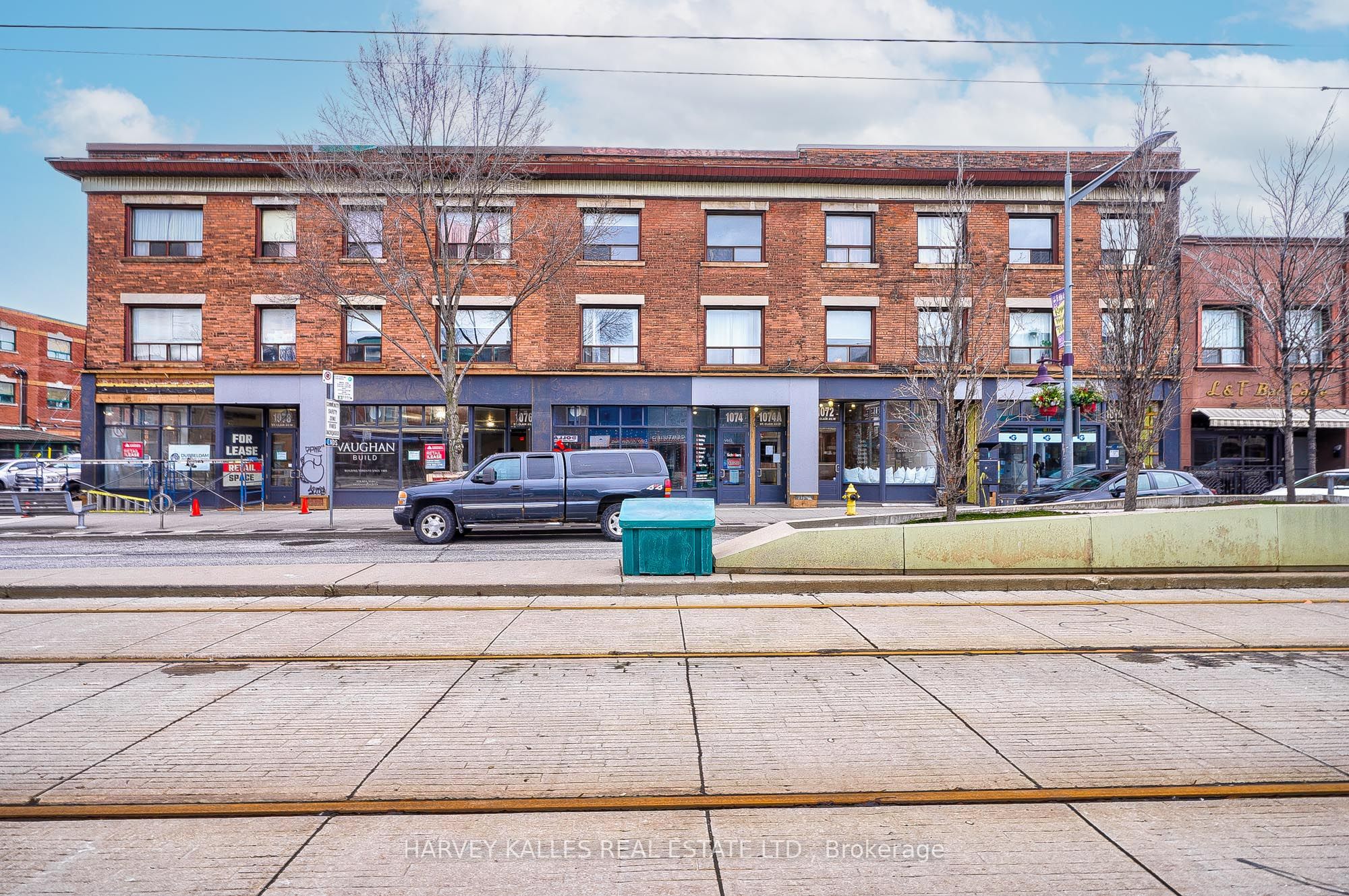 1074 St Clair Avenue W 4, Toronto, ON M6E 3H3 photo 3