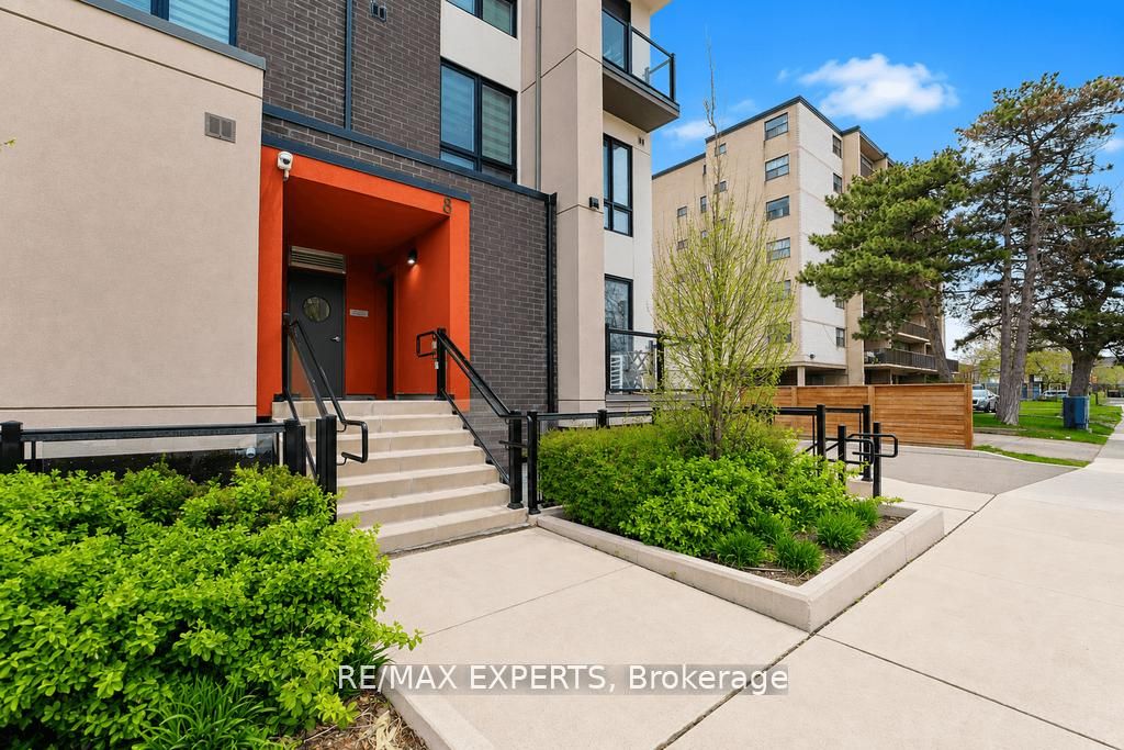 8 Marquette Avenue 7, Toronto, ON M6A 0E1 photo 4