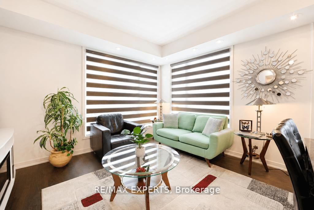 8 Marquette Avenue 7, Toronto, ON M6A 0E1 photo 5