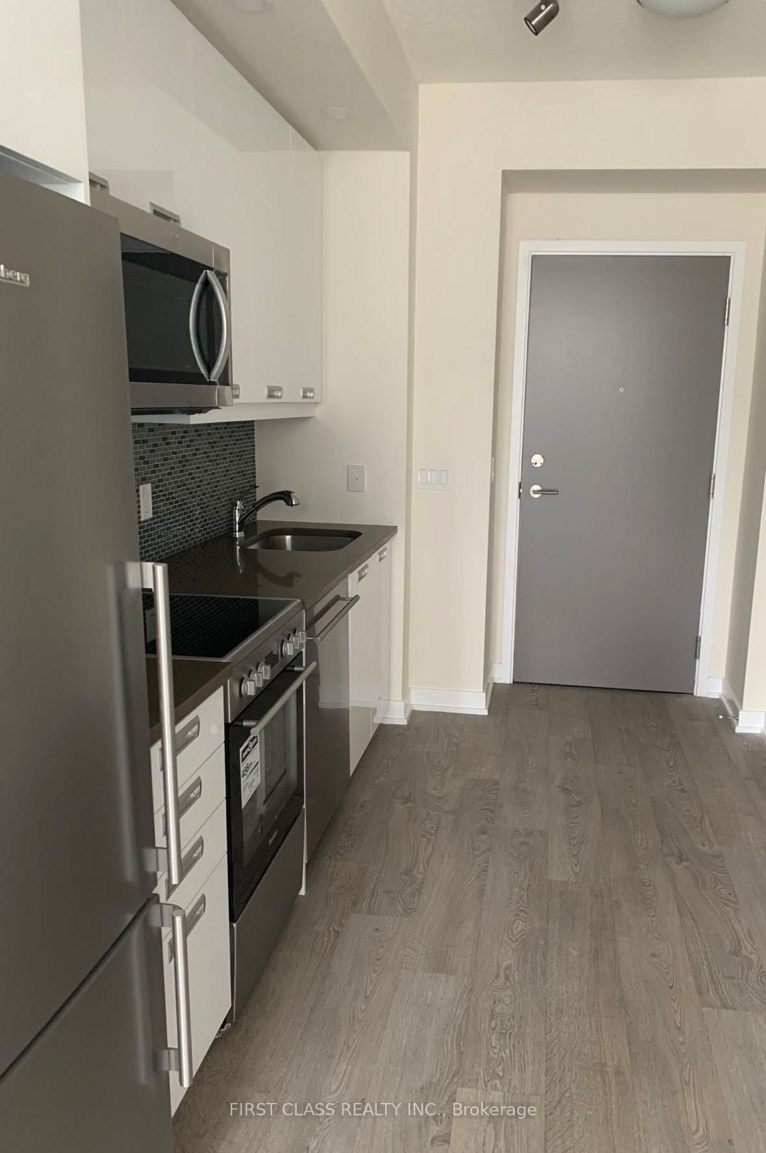 99 John Street 401, Toronto, ON M5V 0S6 photo 4