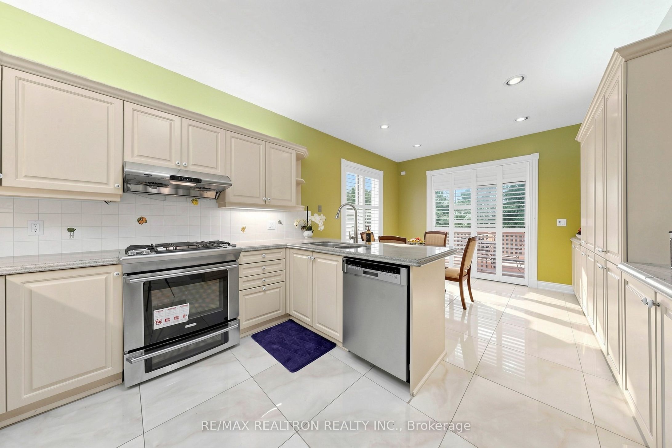 352 Deloraine Avenue, Toronto, ON M5M 2B6 photo 4