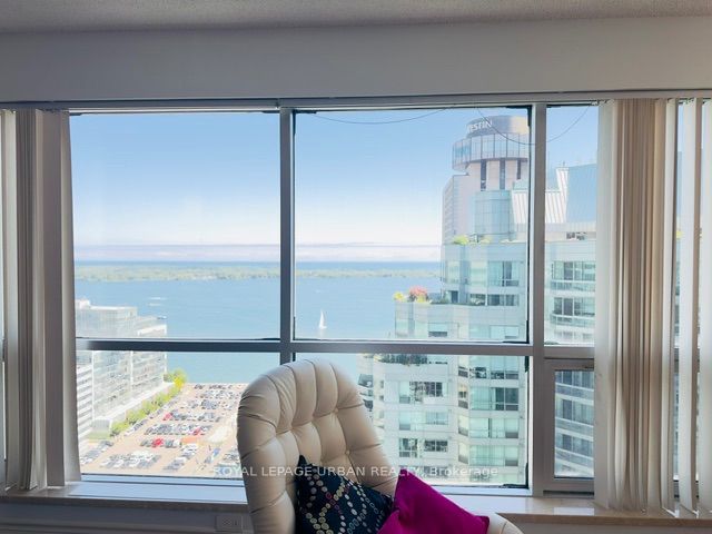 10 Yonge Street 2702, Toronto, ON M5E 1R4 photo 3