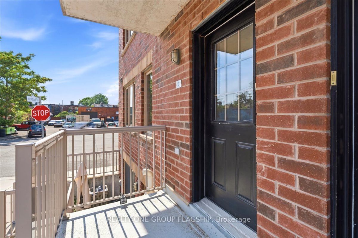 1 Ruttan Street 201, Toronto, ON M6P 0A1 photo 2