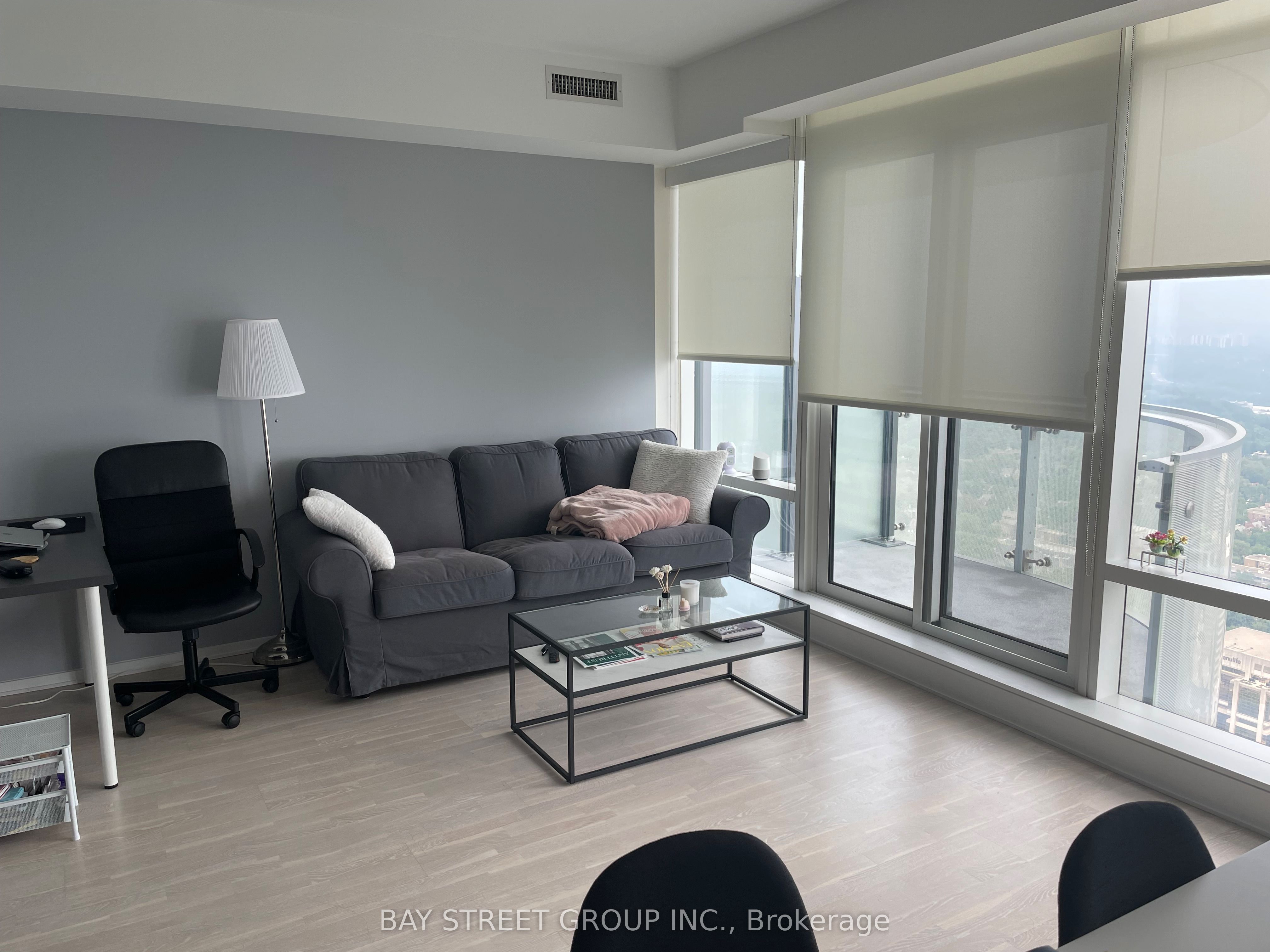 1 Bloor Street E 5203, Toronto, ON M4W 1A9 photo 2