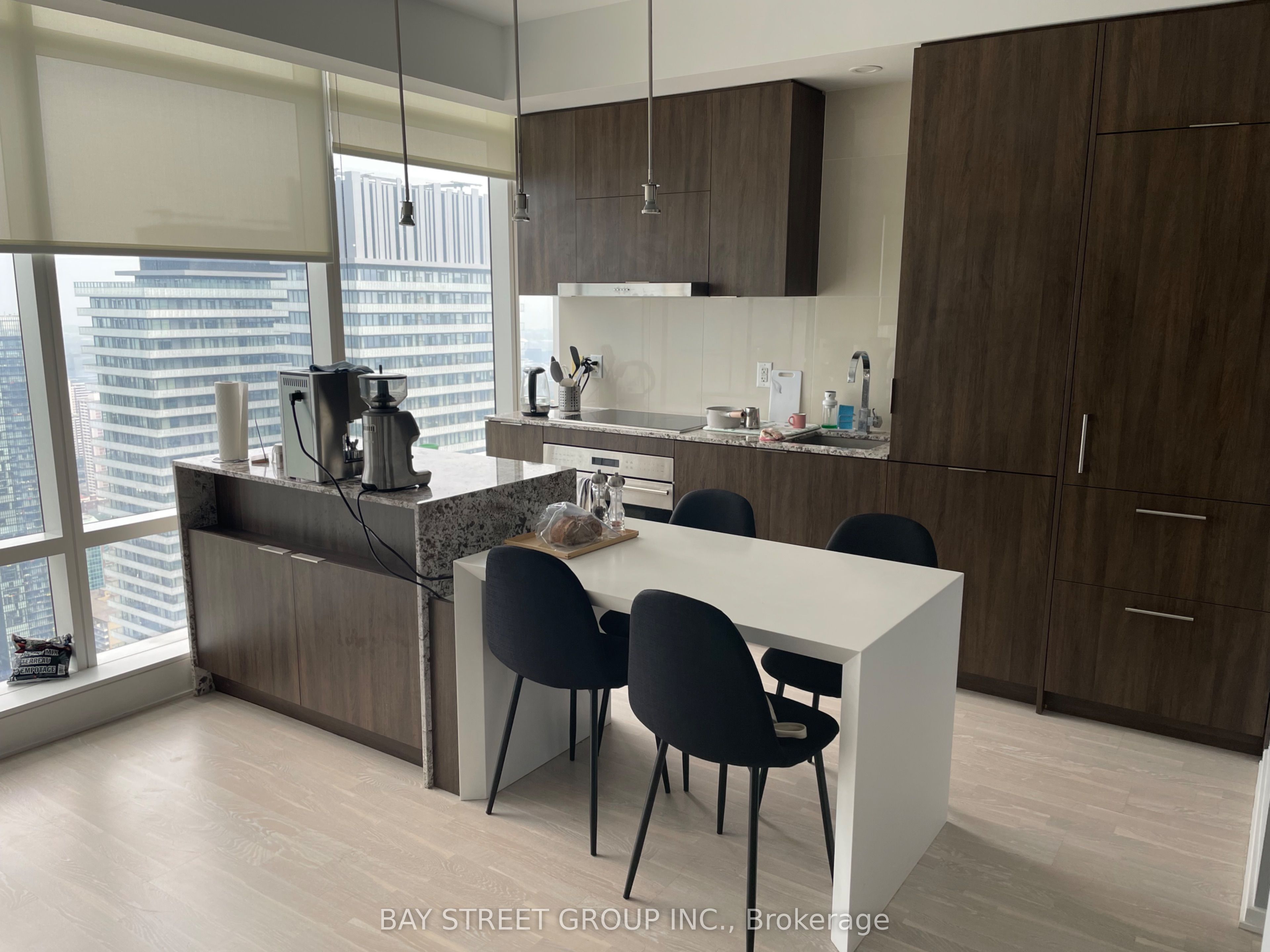 1 Bloor Street E 5203, Toronto, ON M4W 1A9 photo 3