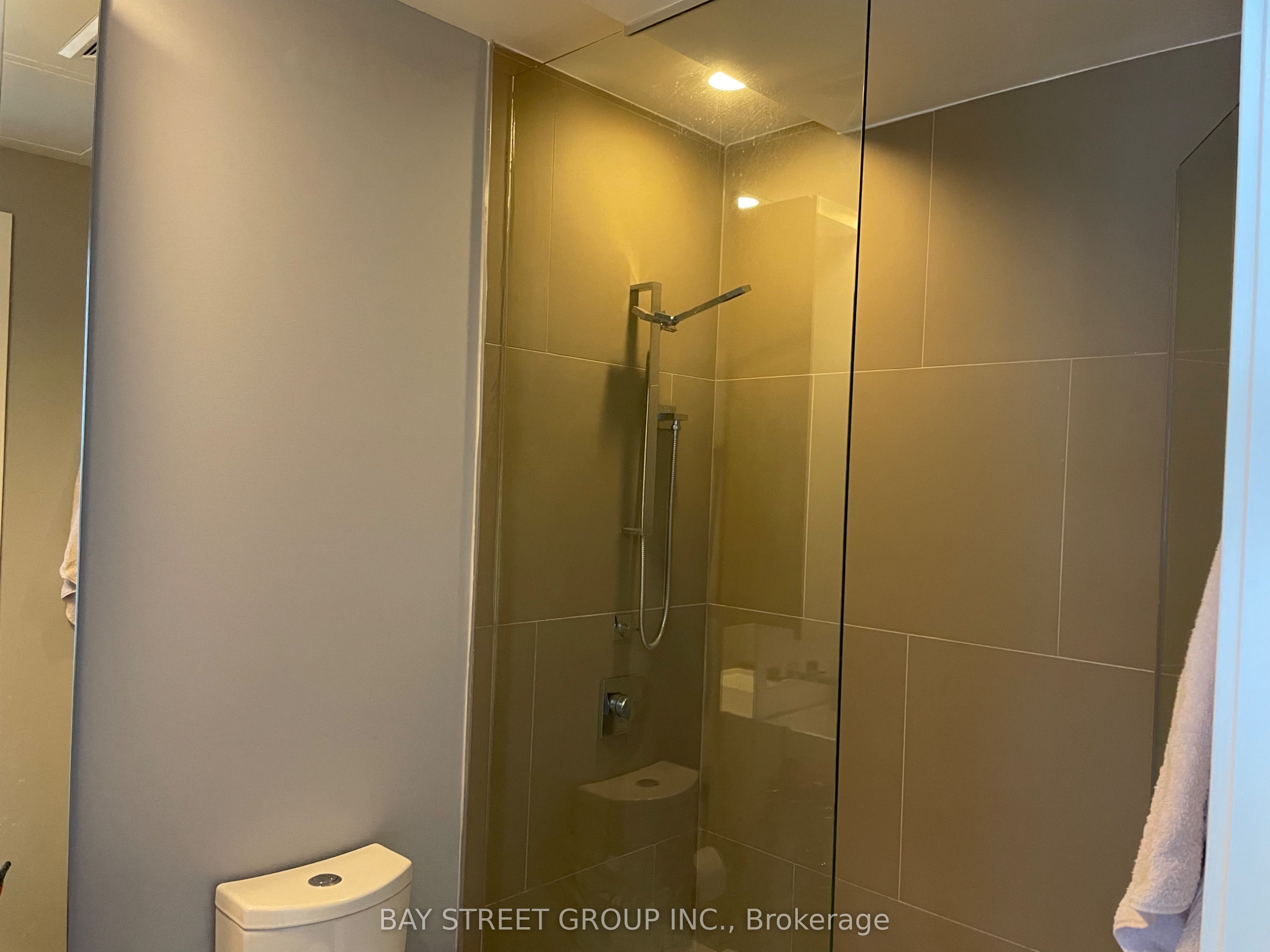 1 Bloor Street E 5203, Toronto, ON M4W 1A9 photo 4