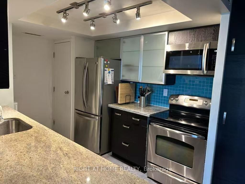 1001 Bay Street 919, Toronto, ON M5S 3A6 photo 5