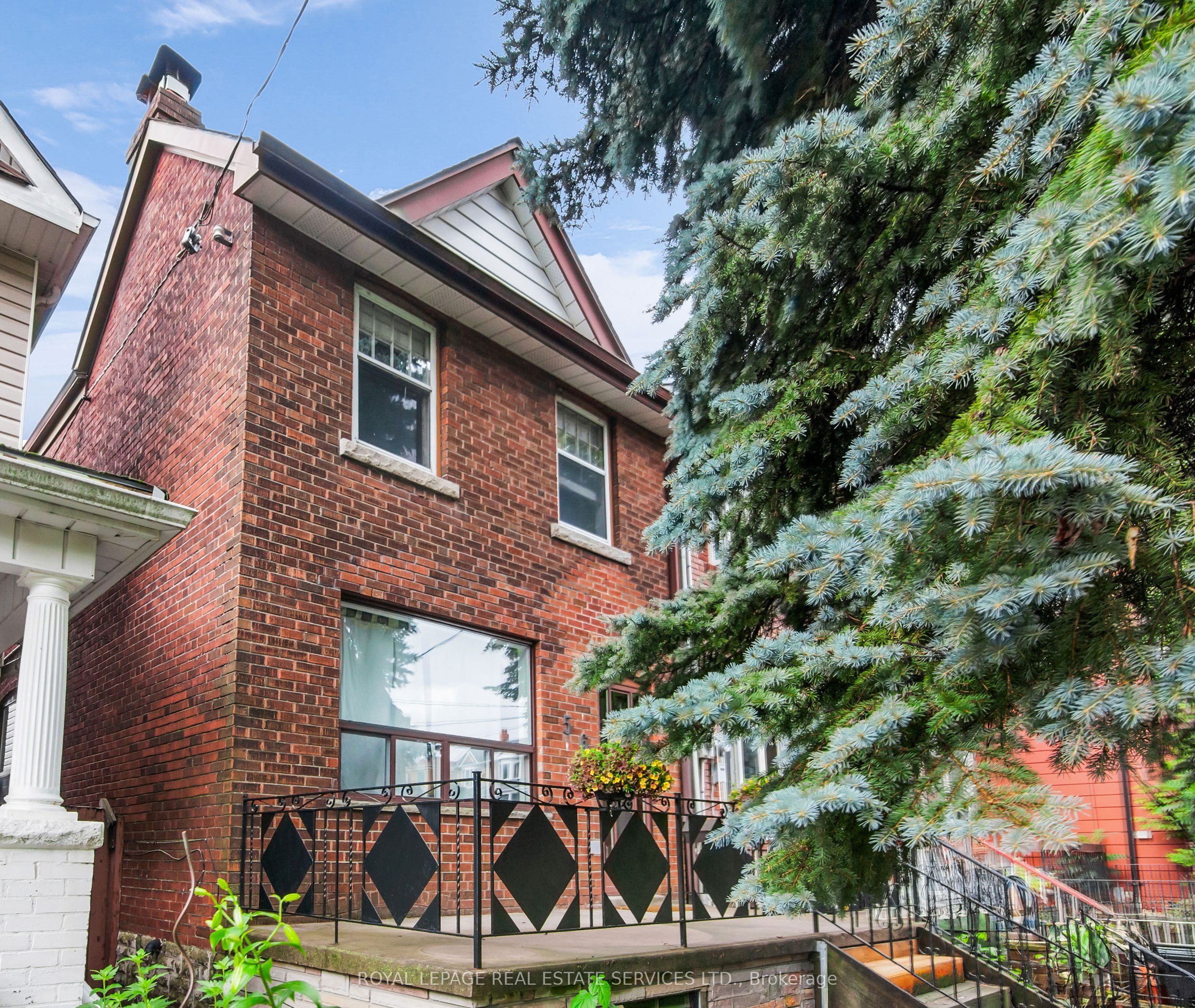 56 Arlington Avenue, Toronto, ON M6G 3K8 photo 2