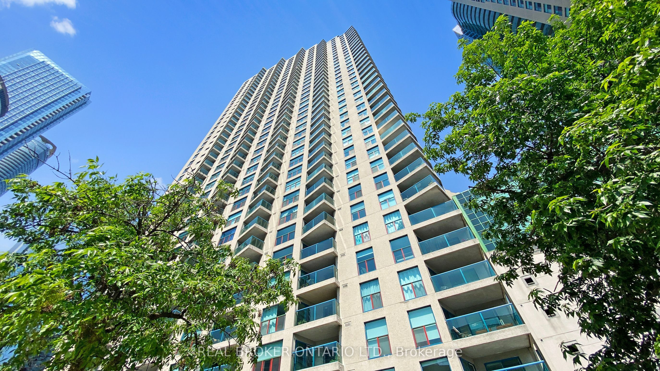 99 Harbour Square 2108, Toronto, ON M5J 2H2 photo 3