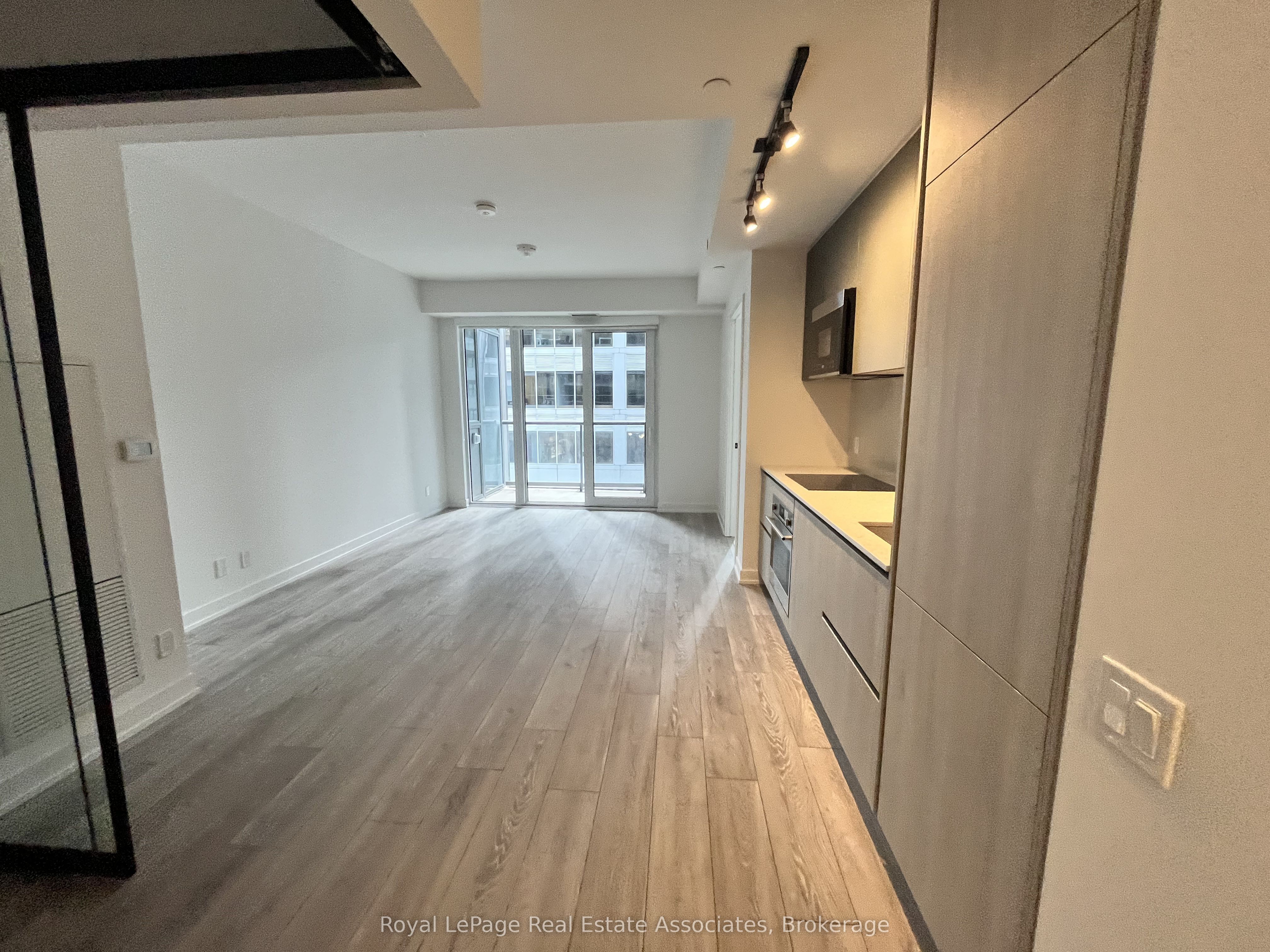 108 Peter Street 906, Toronto, ON M5V 0W2 photo 4