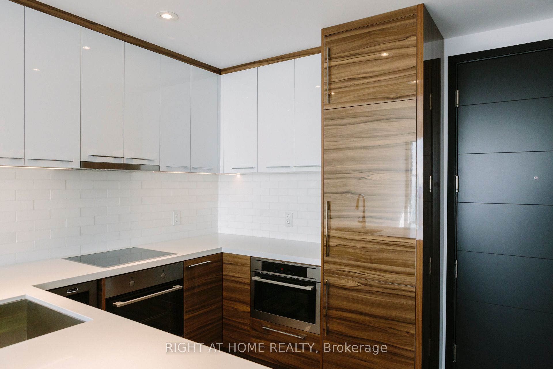 488 University Avenue 2711, Toronto, ON M5G 0C1 photo 2