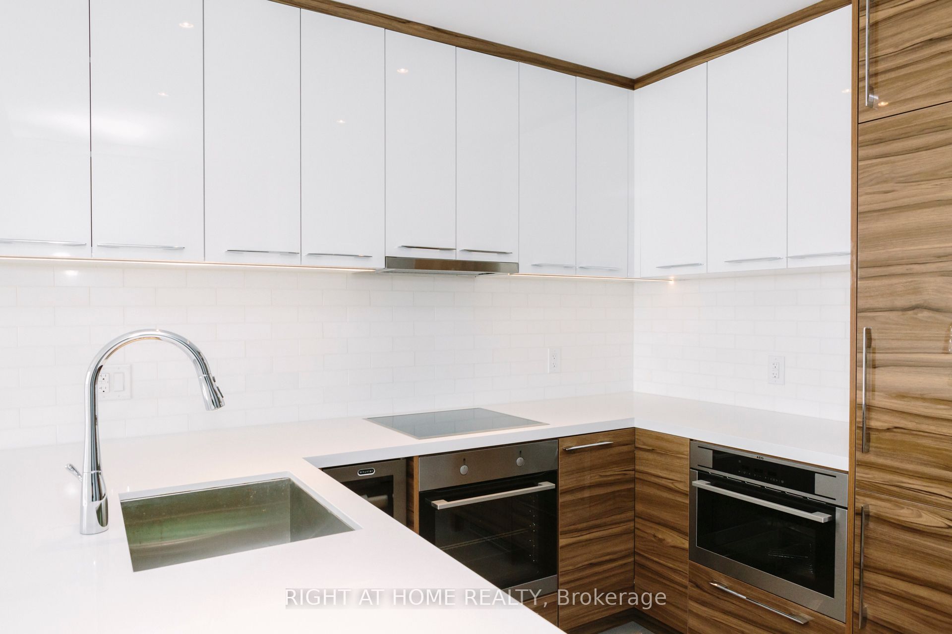 488 University Avenue 2711, Toronto, ON M5G 0C1 photo 5