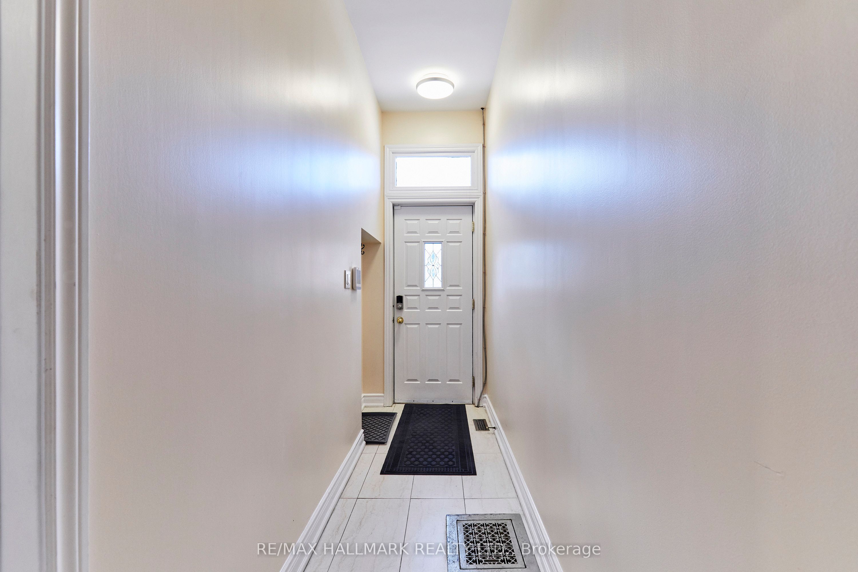 95 Wolseley Street, Toronto, ON M5T 1A4 photo 2