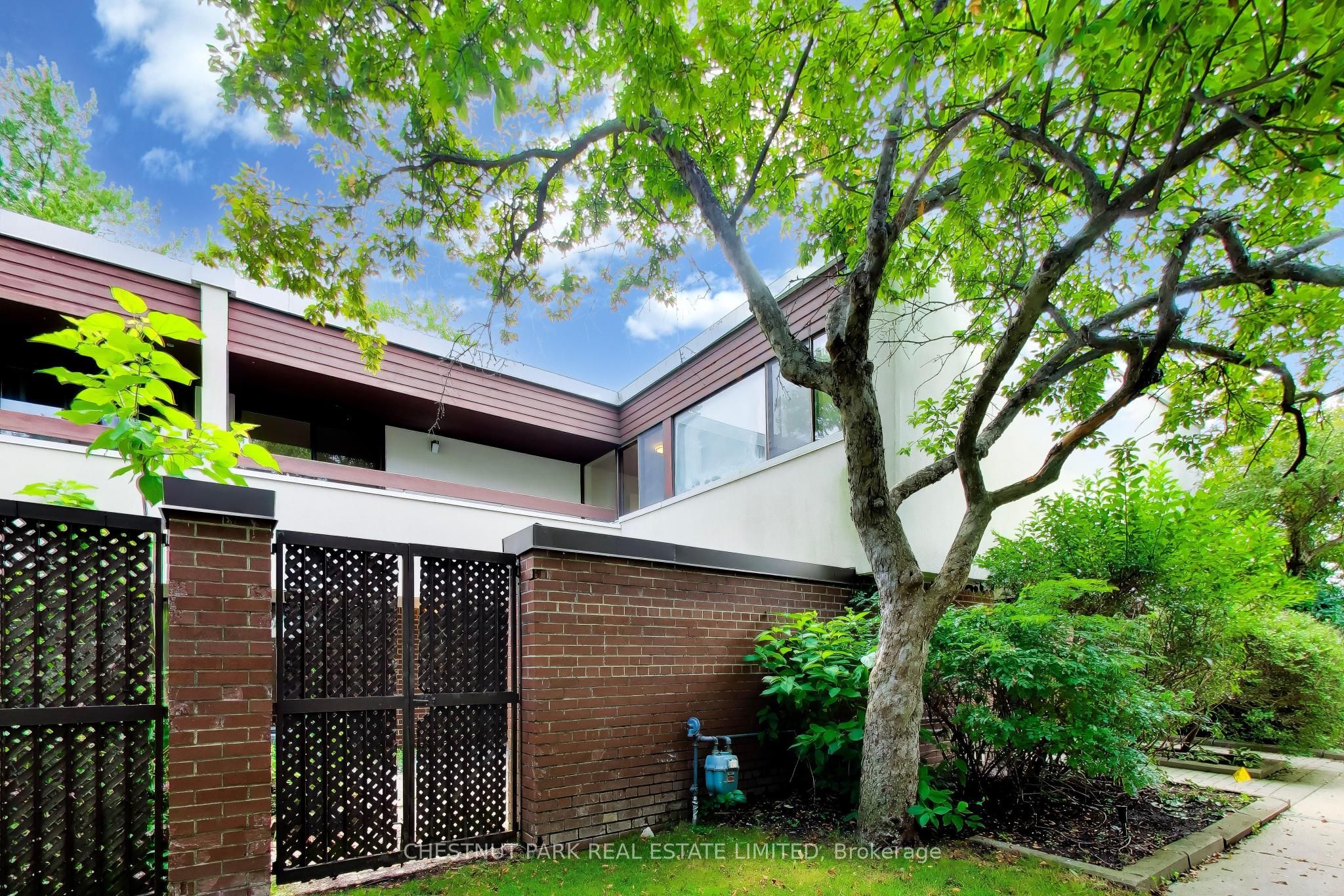 396 Woodsworth Road 57, Toronto, ON M2L 2T9