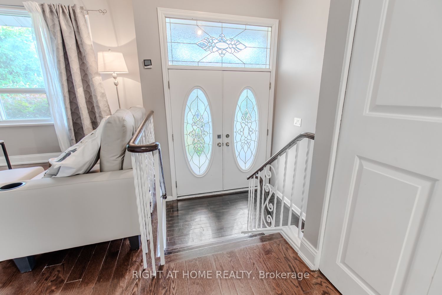 12 Murellen Crescent, Toronto, ON M4A 2K5 photo 2