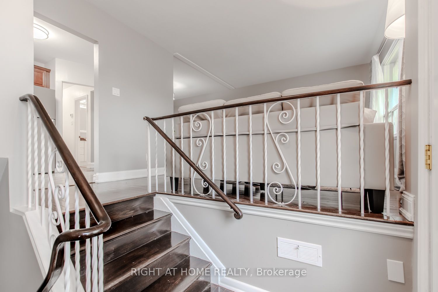12 Murellen Crescent, Toronto, ON M4A 2K5 photo 3
