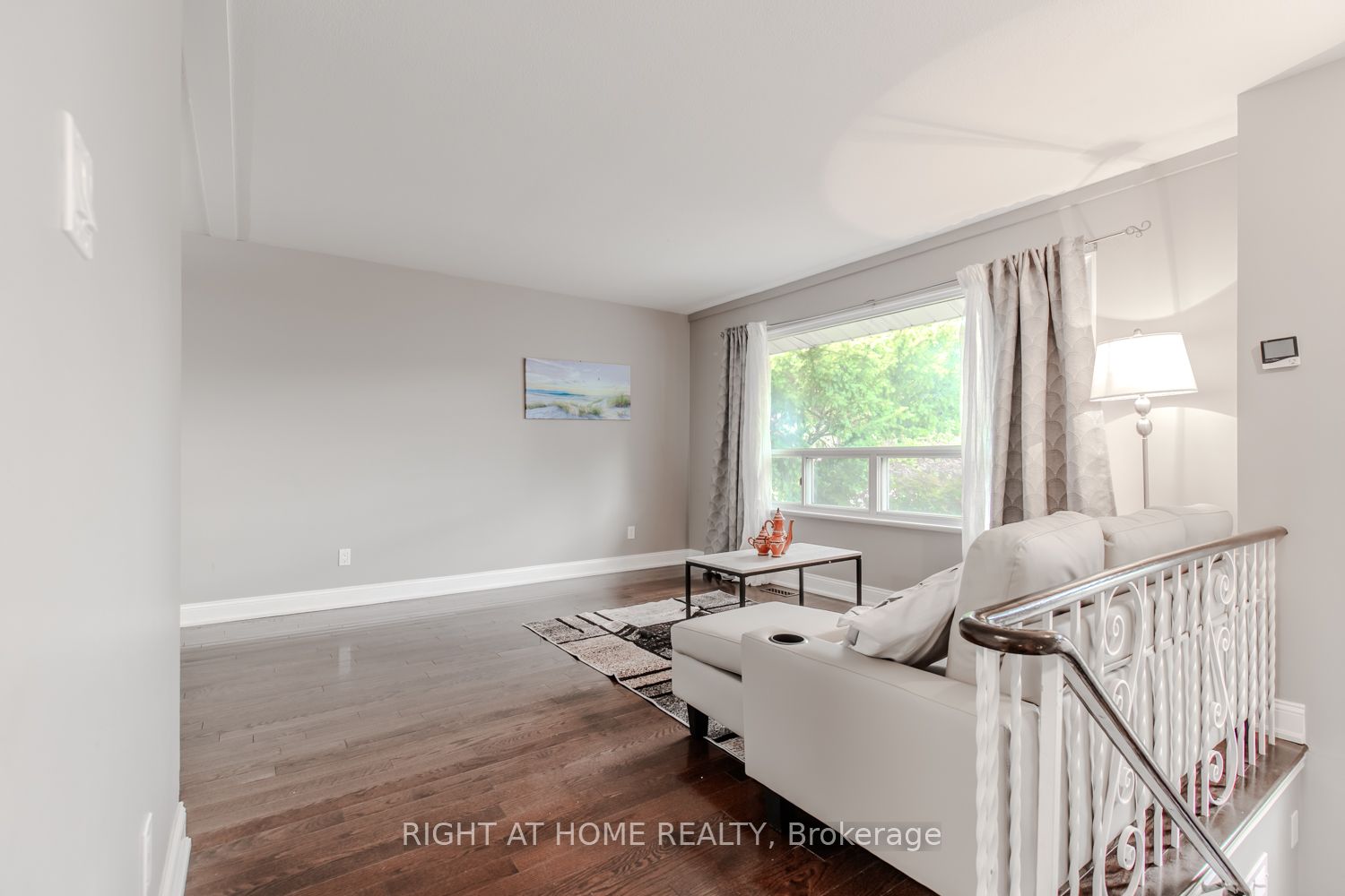 12 Murellen Crescent, Toronto, ON M4A 2K5 photo 4