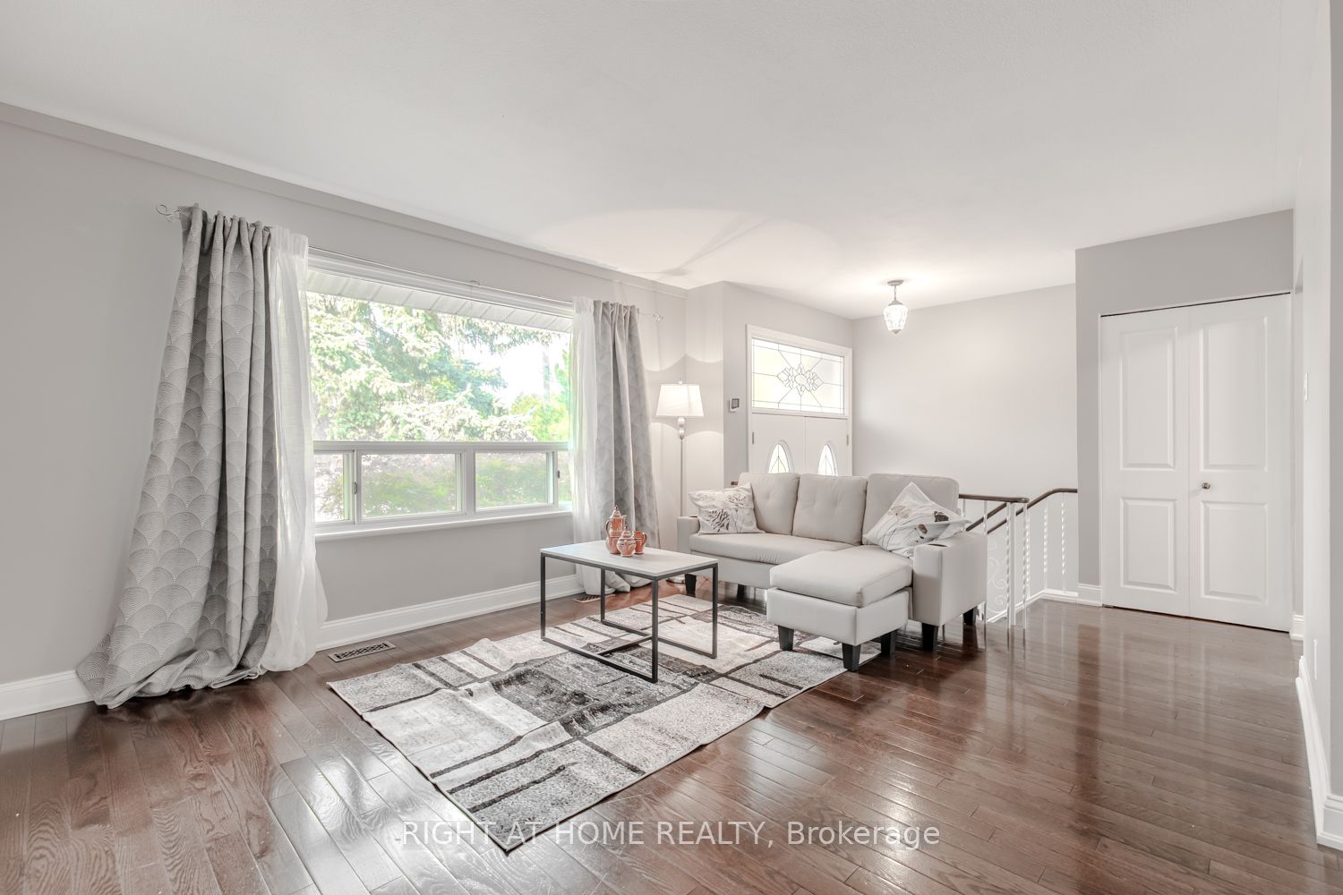 12 Murellen Crescent, Toronto, ON M4A 2K5 photo 5