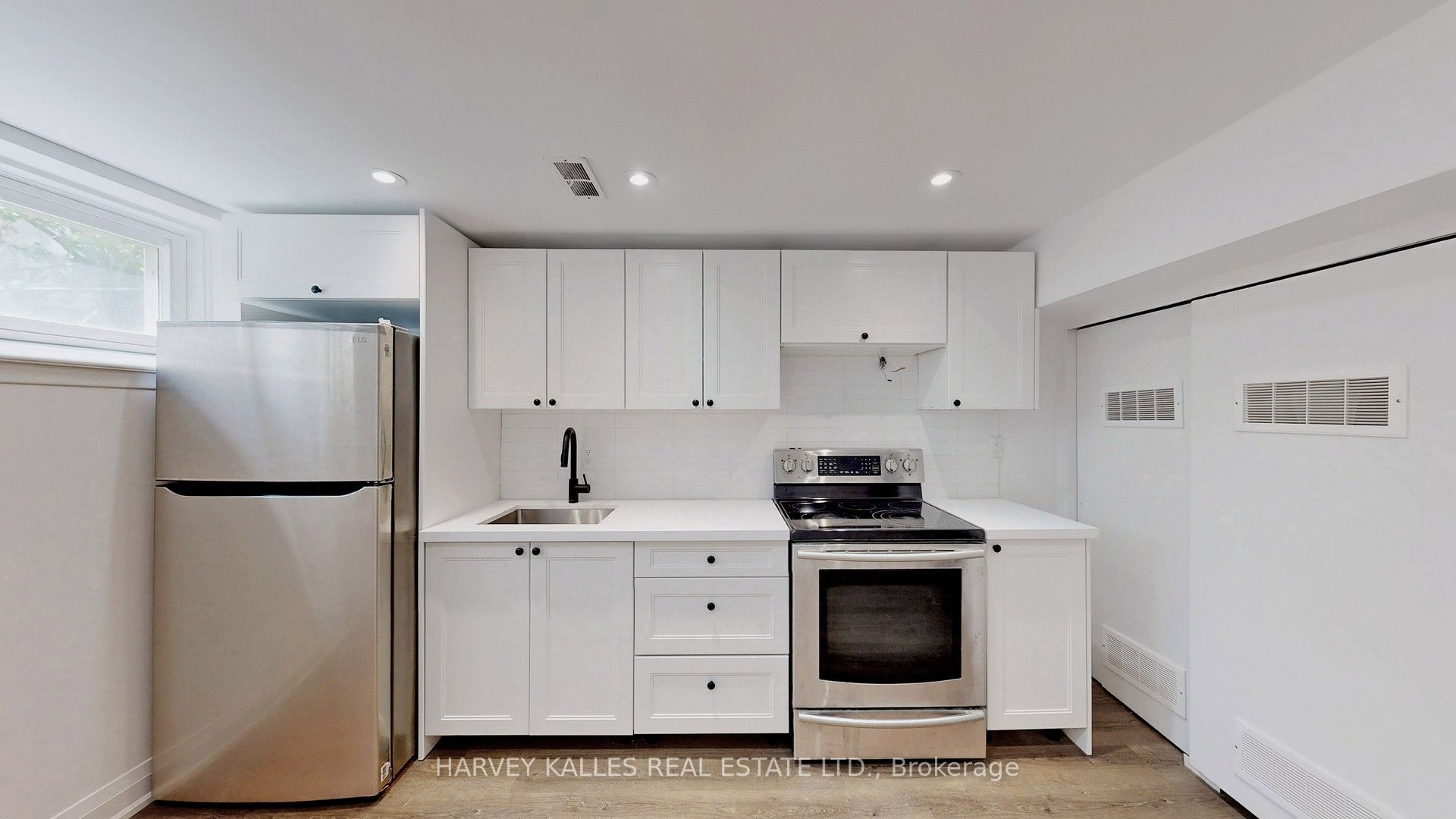 7 Pannahill Road Bsmt, Toronto, ON M3H 4N2