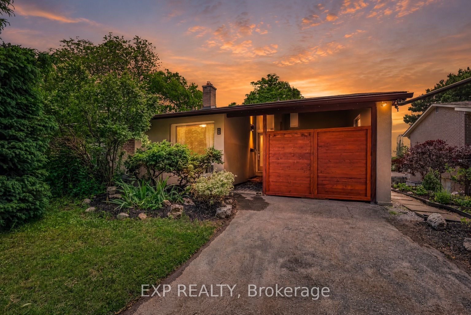 160 Cottonwood Drive, Toronto, ON M3C 2B4 photo 2