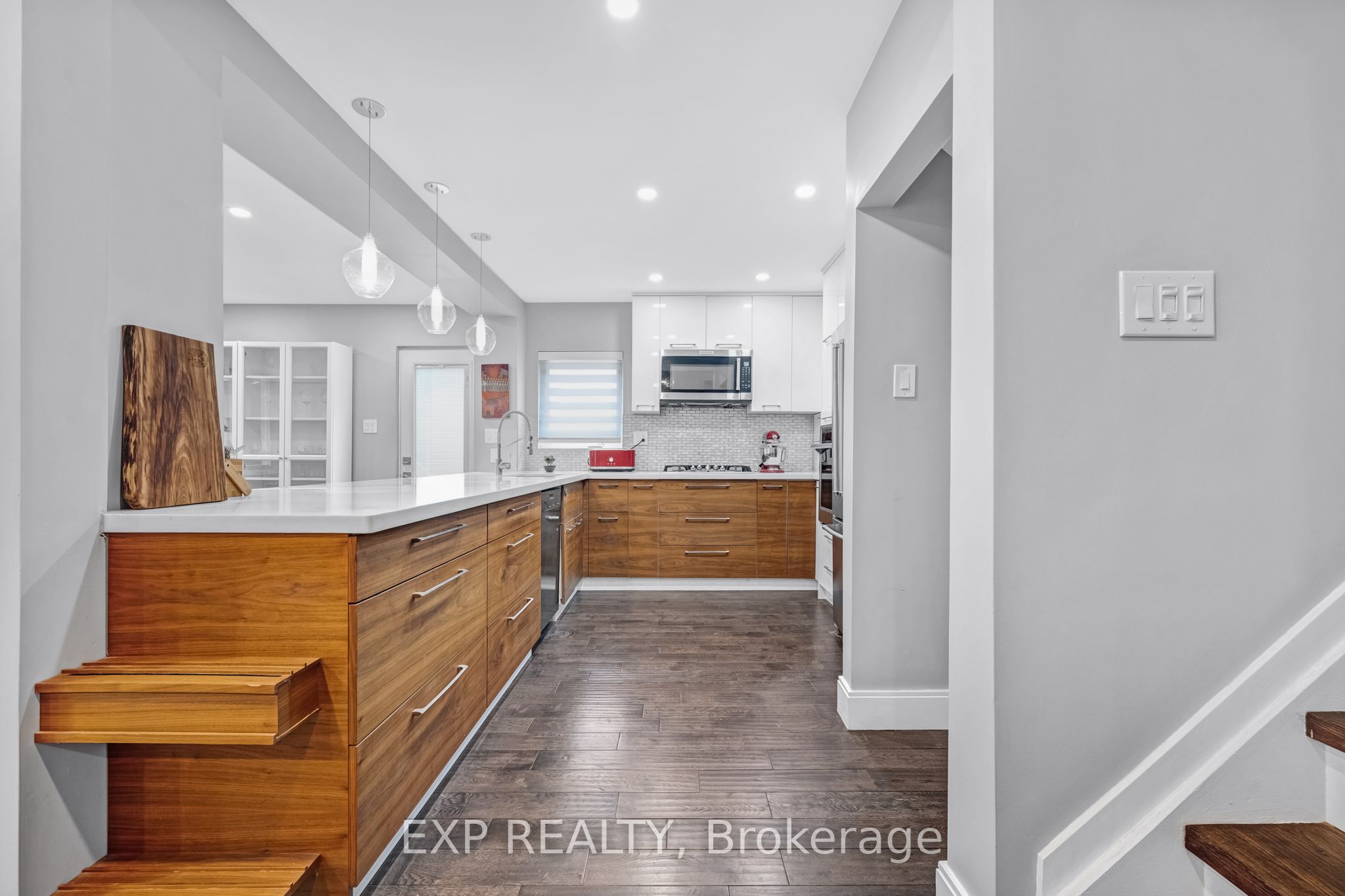 160 Cottonwood Drive, Toronto, ON M3C 2B4 photo 5