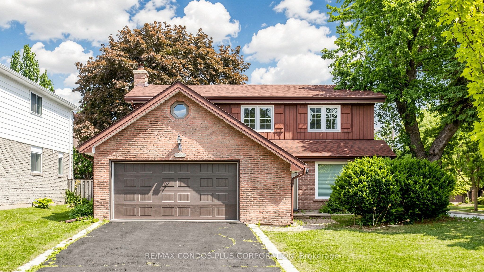 22 Denlow Boulevard, Toronto, ON M3B 1P4