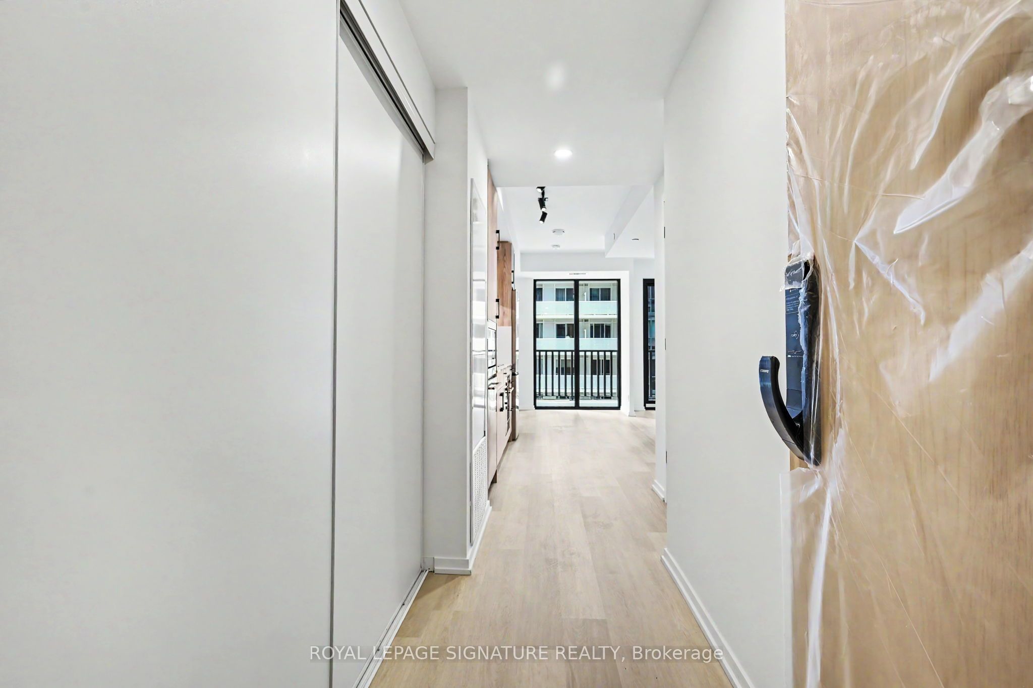 109 Erskine Avenue 1111, Toronto, ON M4P 0G6 photo 2