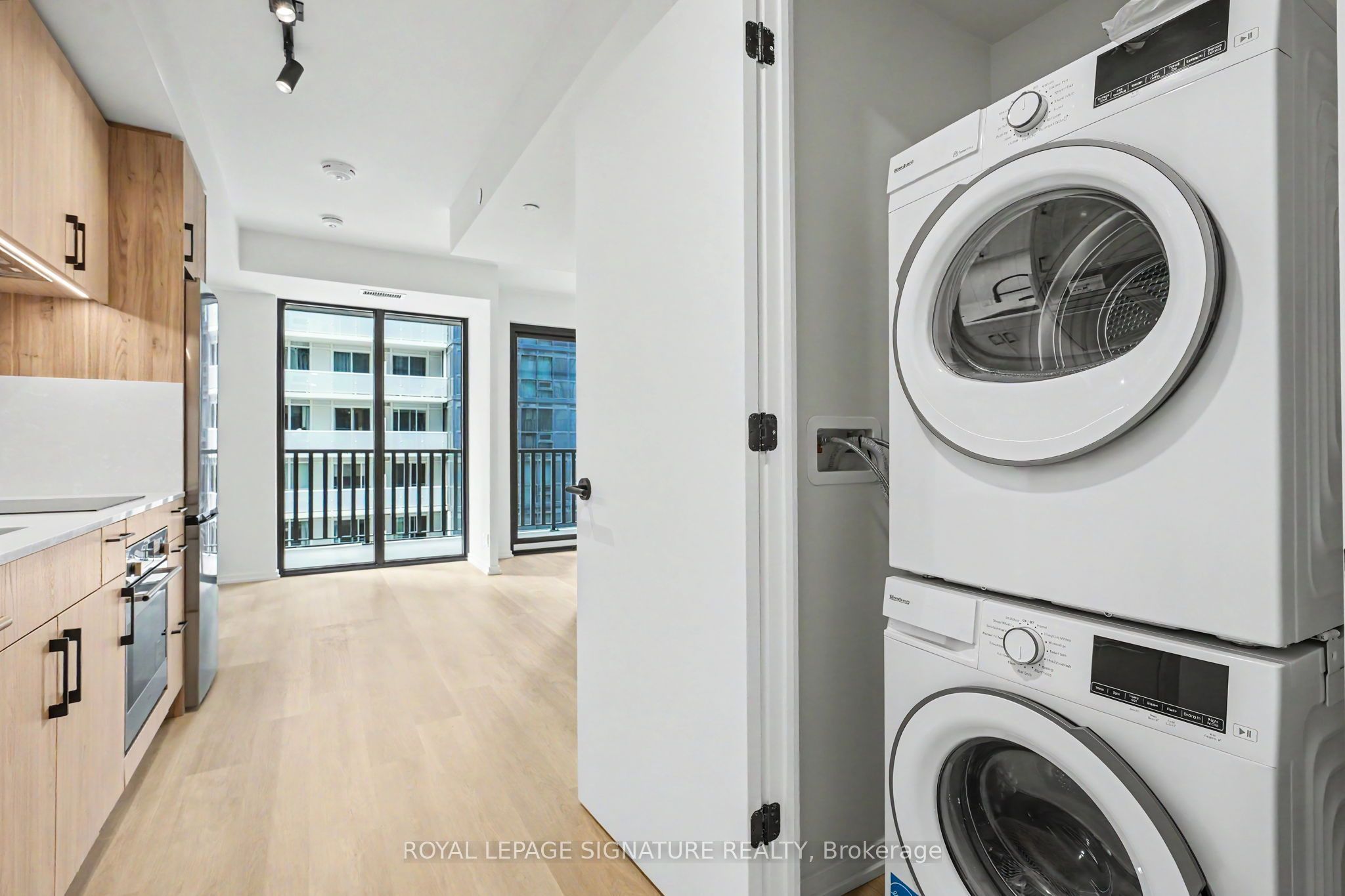 109 Erskine Avenue 1111, Toronto, ON M4P 0G6 photo 3