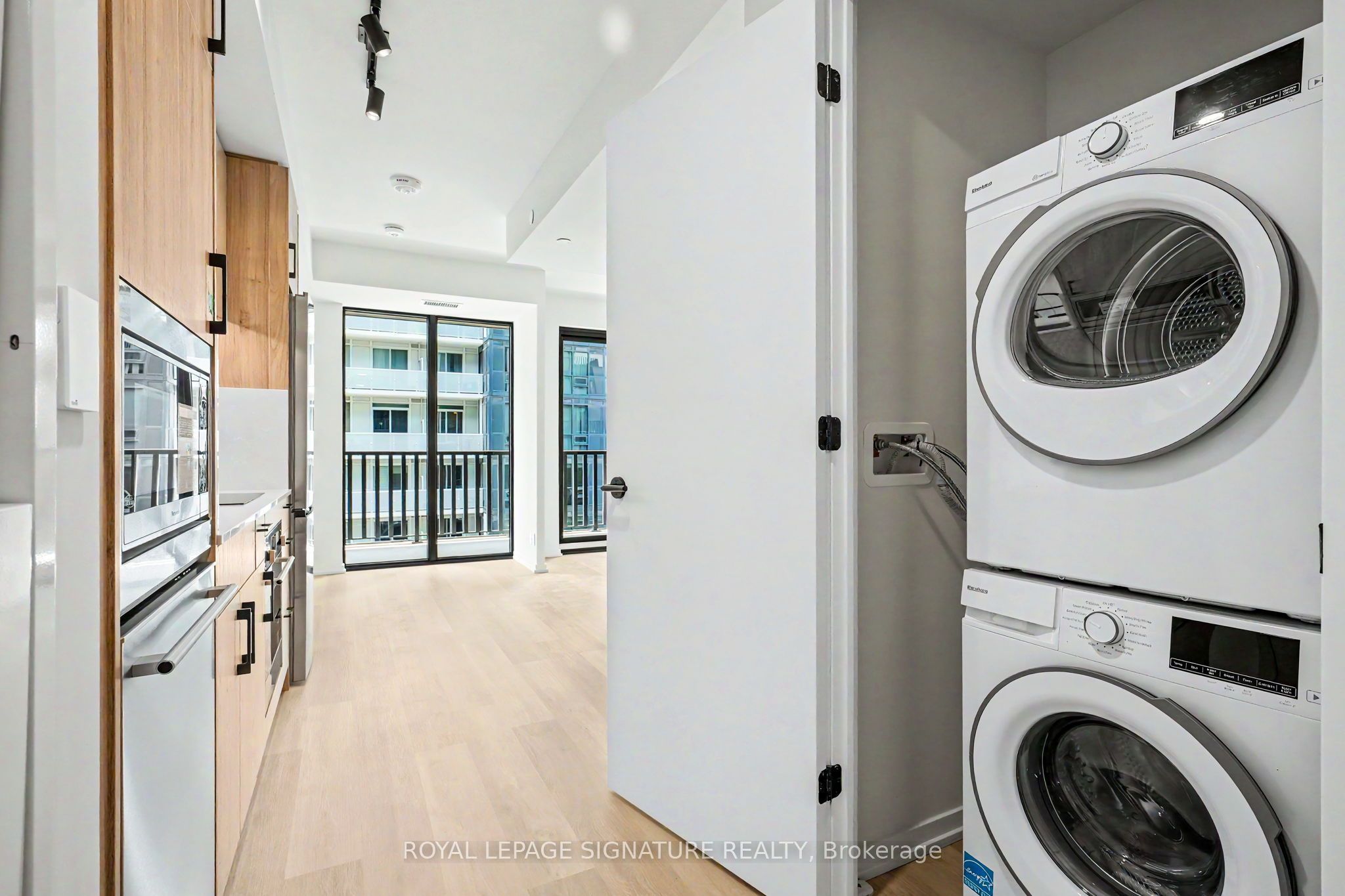 109 Erskine Avenue 1610, Toronto, ON M4P 0G6 photo 3
