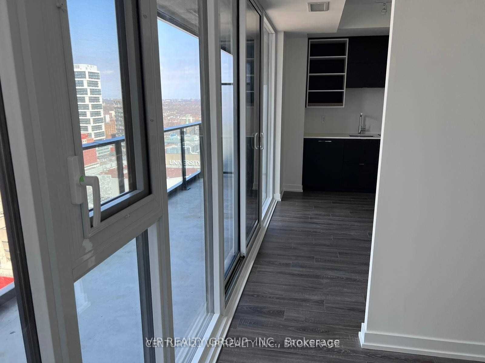 20 Edward Street 2201, Toronto, ON M5G 0C5 photo 4