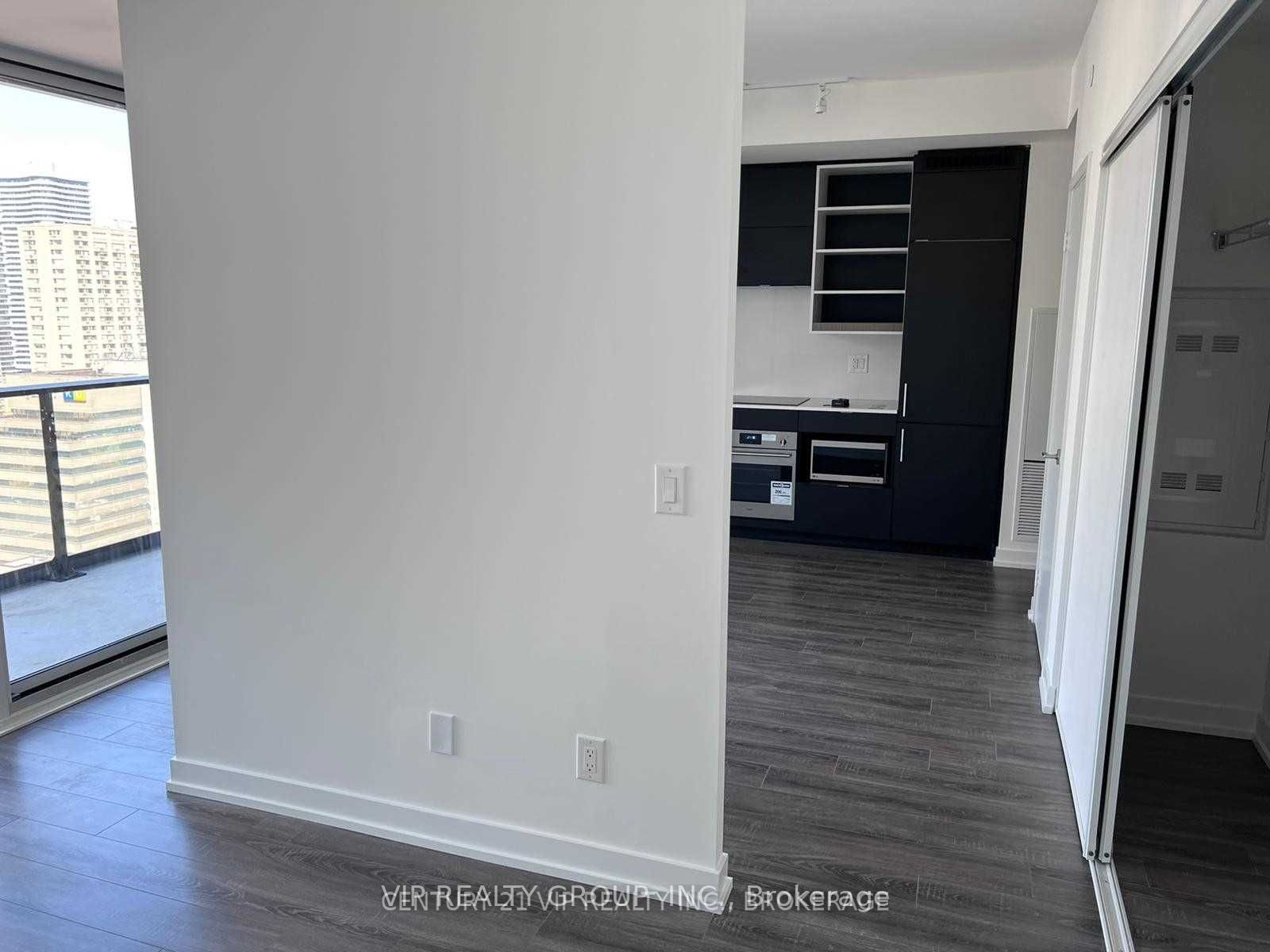20 Edward Street 2201, Toronto, ON M5G 0C5 photo 5