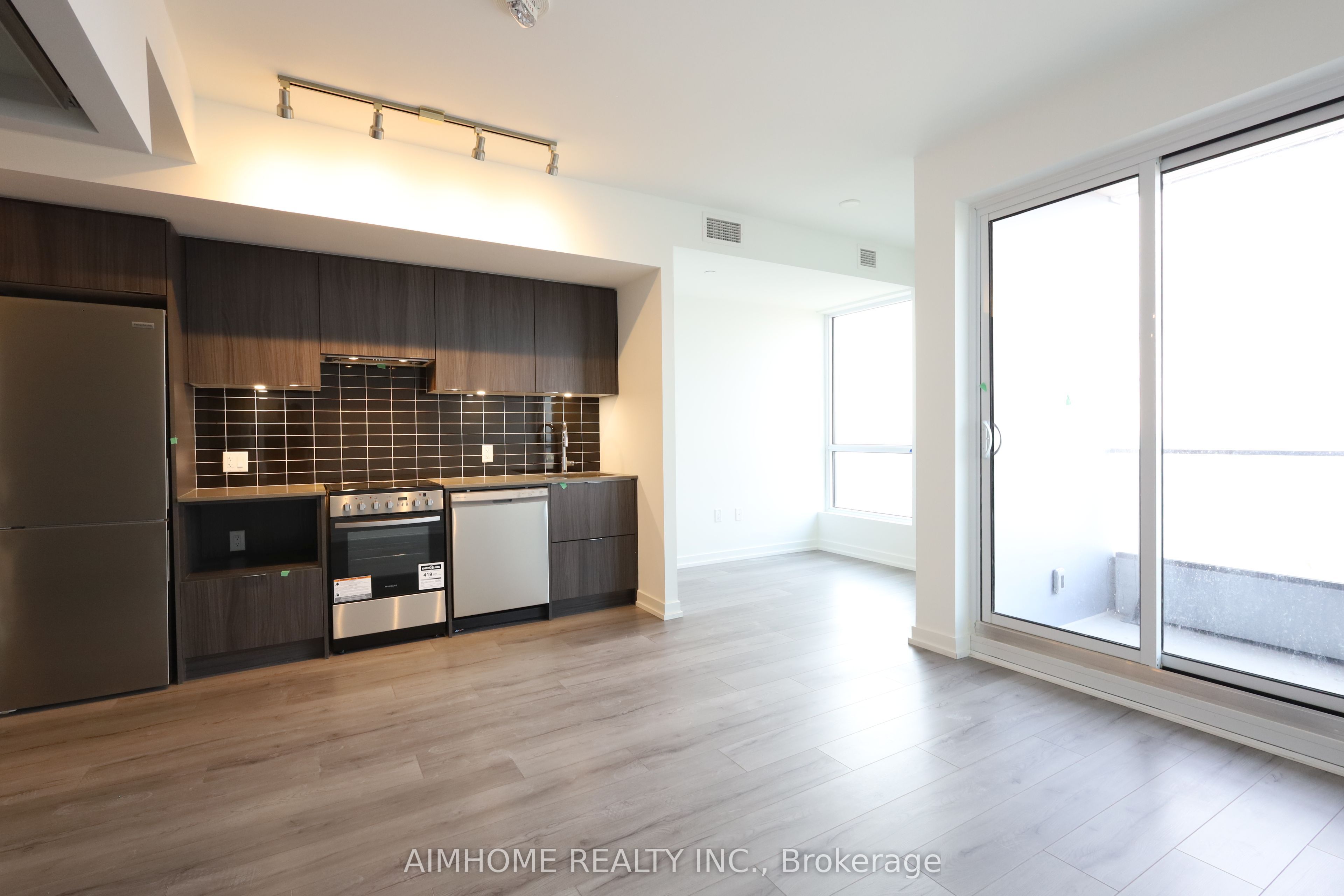 395 Bloor Street E 4805, Toronto, ON M4W 0B4 photo 3