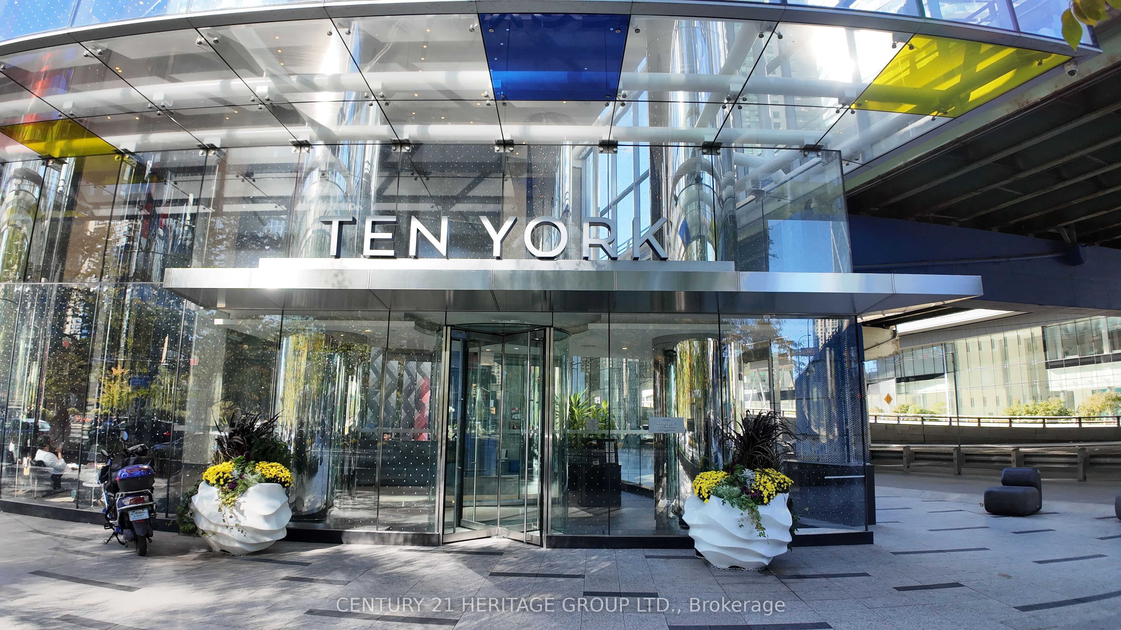 10 York Street 3002, Toronto, ON M5J 0E1