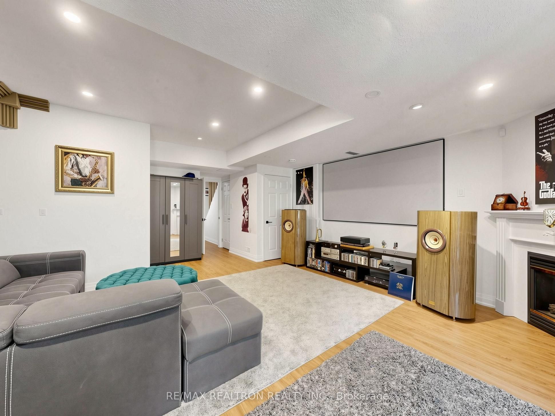 68 Dallimore Circle, Toronto, ON M3C 4C5 photo 2