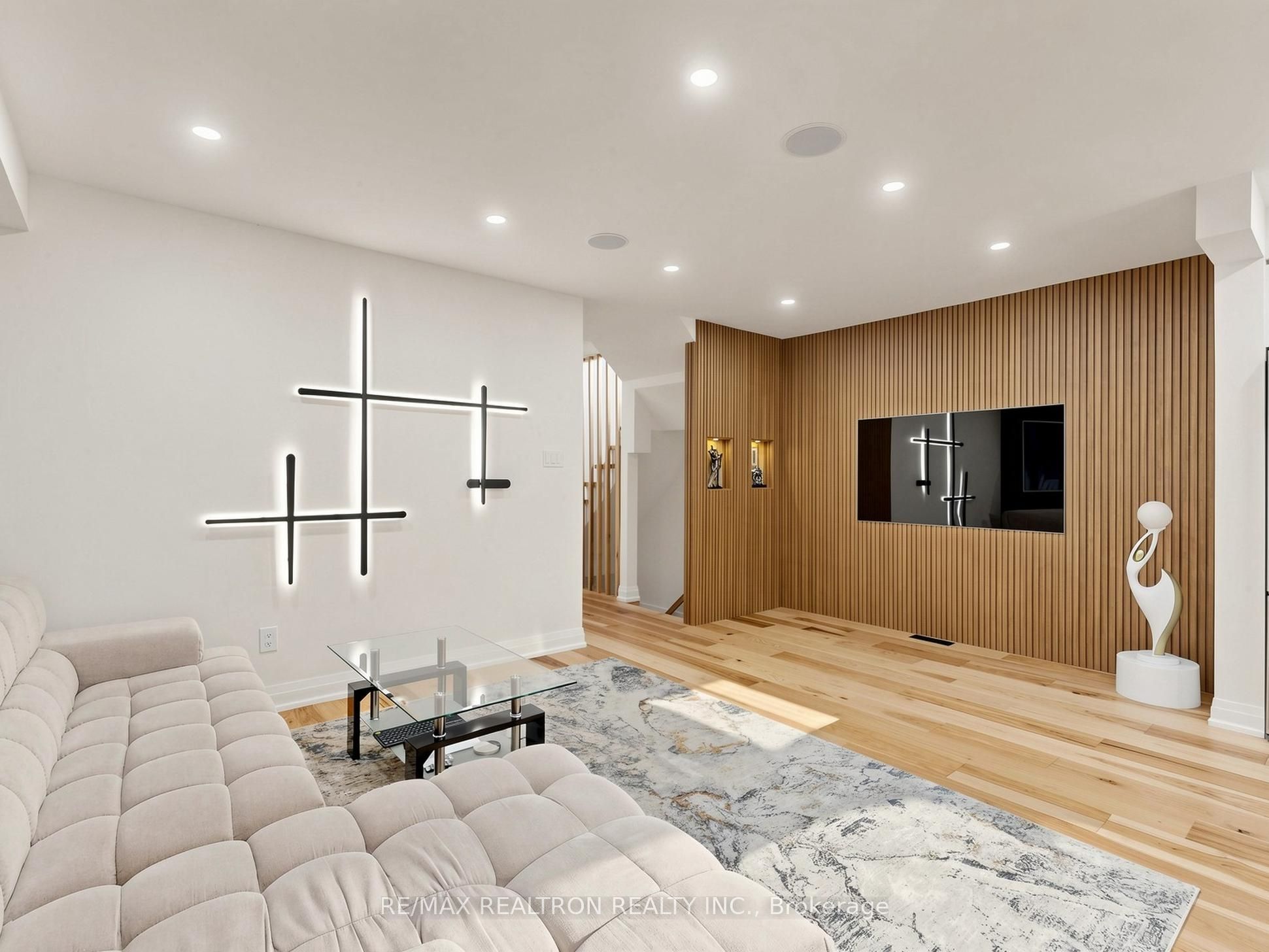 68 Dallimore Circle, Toronto, ON M3C 4C5 photo 4