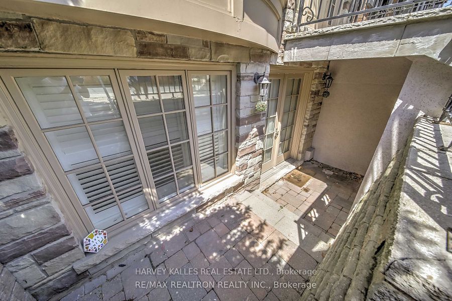 384 Spadina Road Lower, Toronto, ON M5P 2V9 photo 2