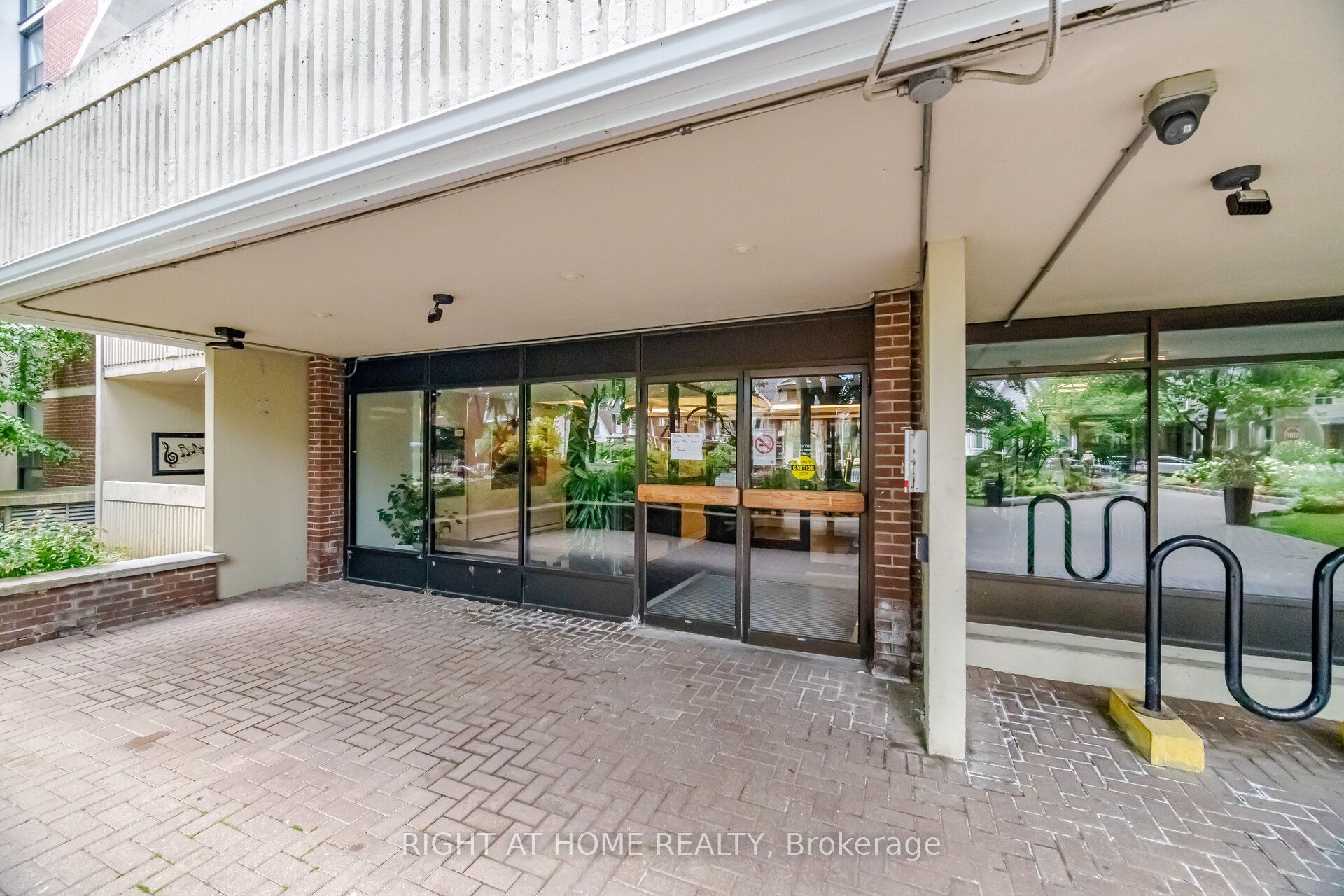 40 Homewood Avenue 1104, Toronto, ON M4Y 2K2 photo 4