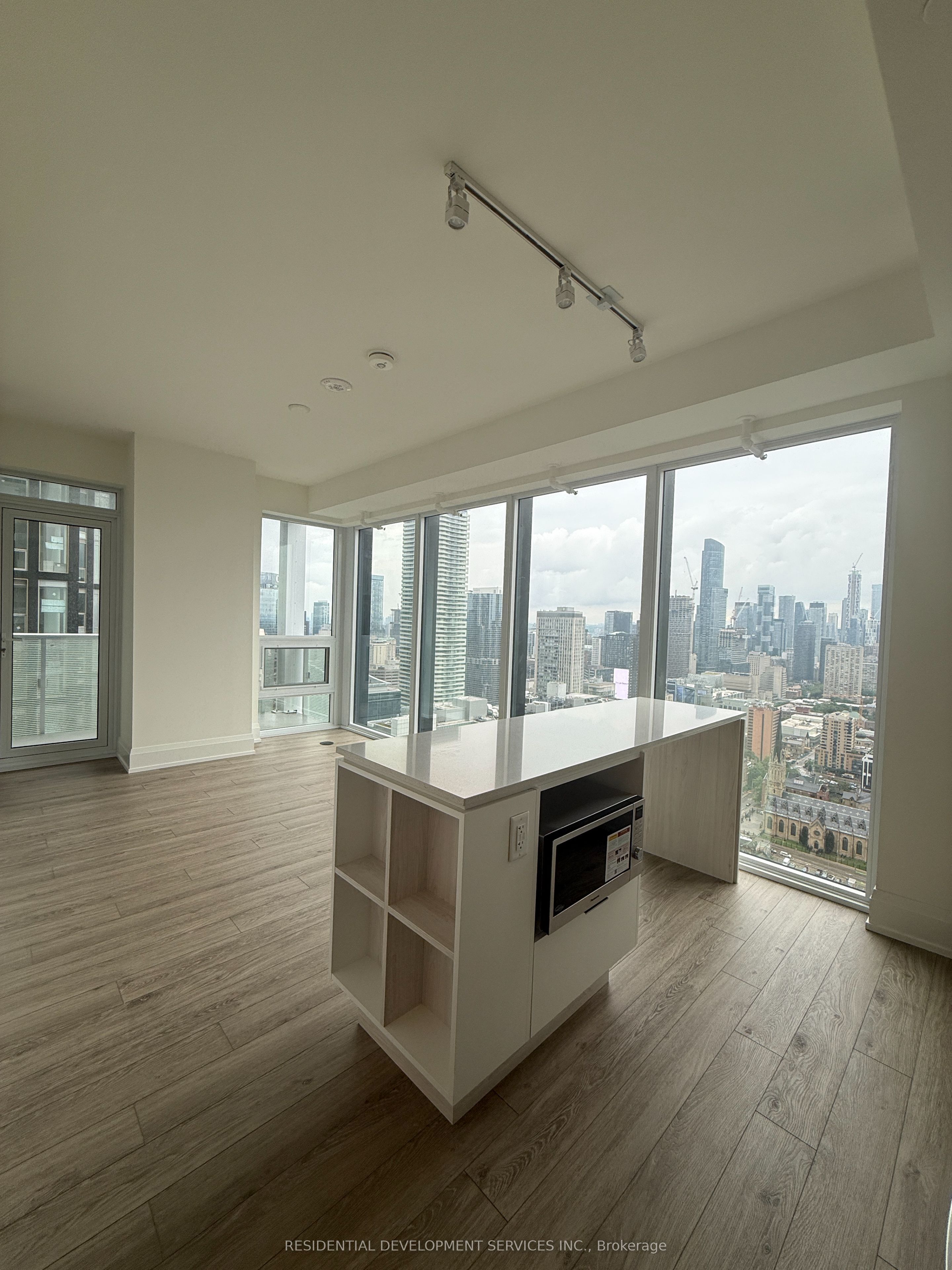 89 Church Street 4703, Toronto, ON M5C 0B7 photo 2