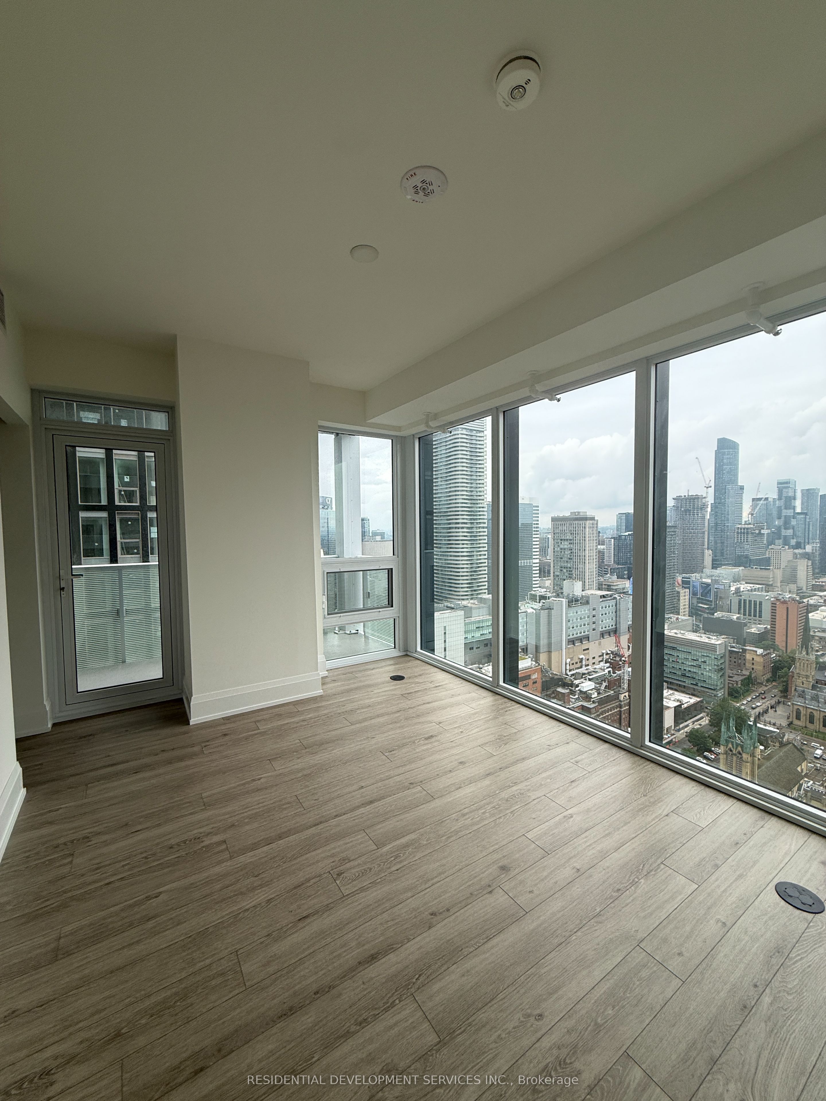 89 Church Street 4703, Toronto, ON M5C 0B7 photo 3