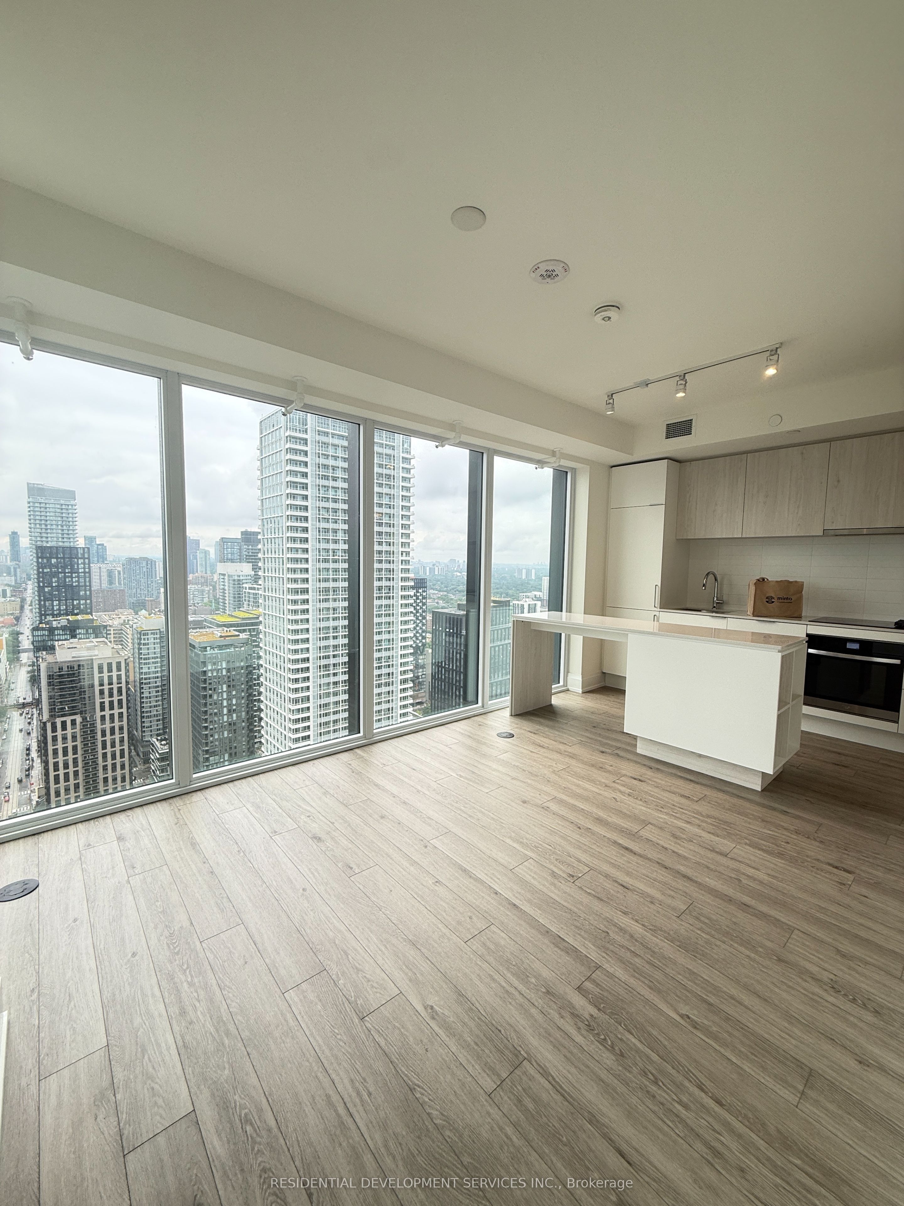 89 Church Street 4703, Toronto, ON M5C 0B7 photo 5