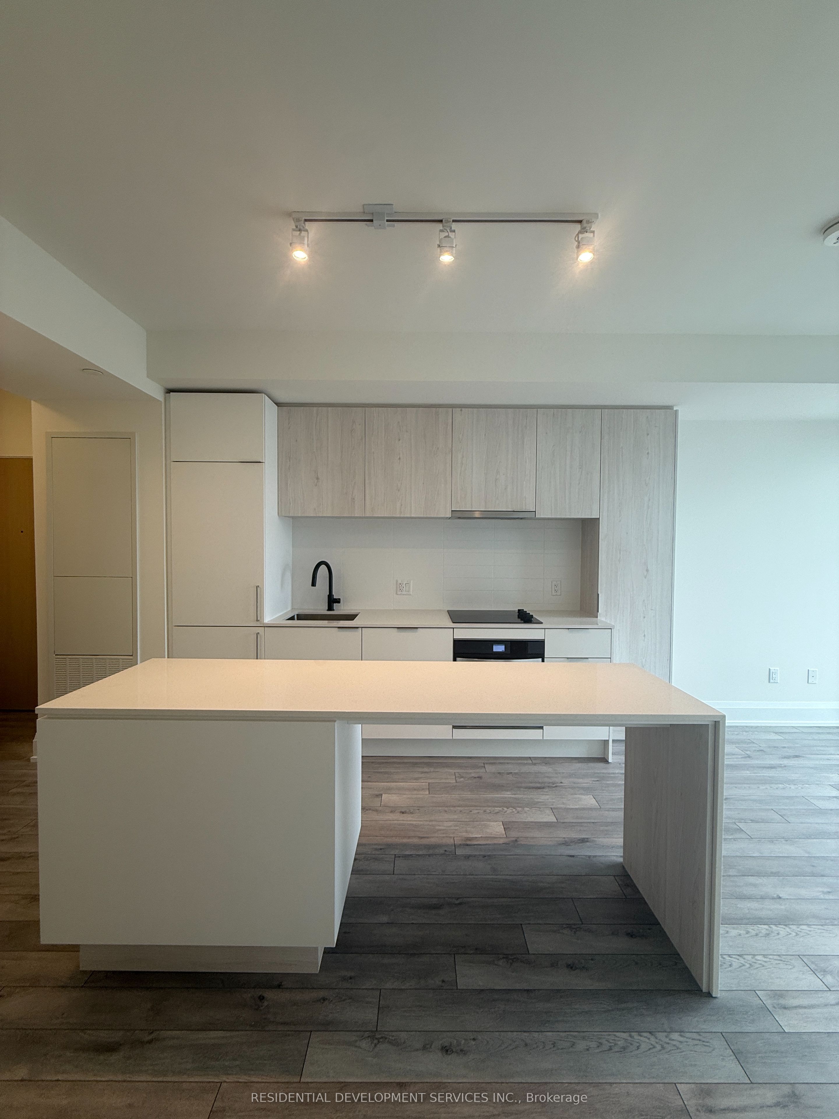 89 Church Street 3704, Toronto, ON M5C 0B7 photo 4