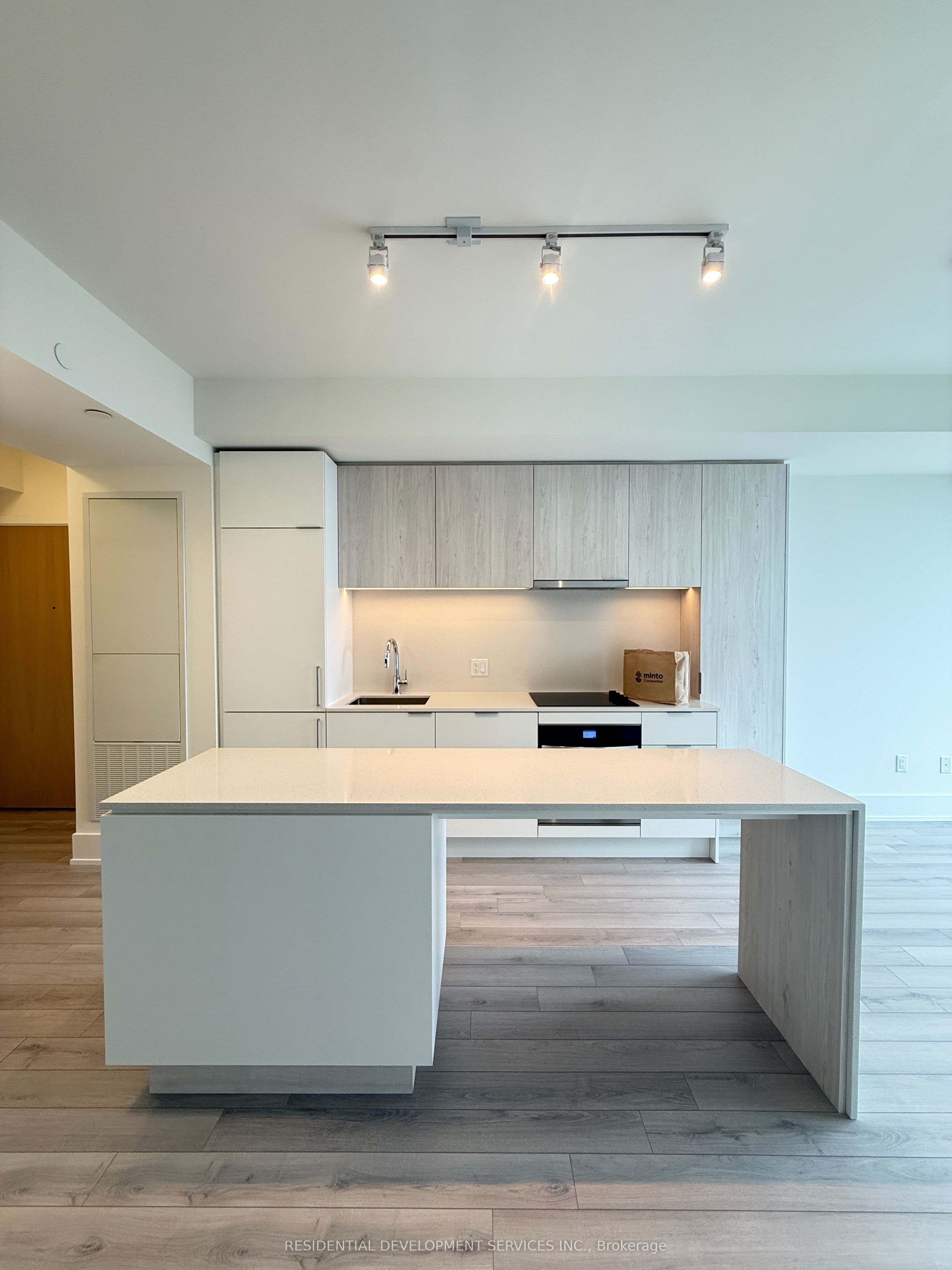 89 Church Street 4304, Toronto, ON M5C 0B7 photo 3