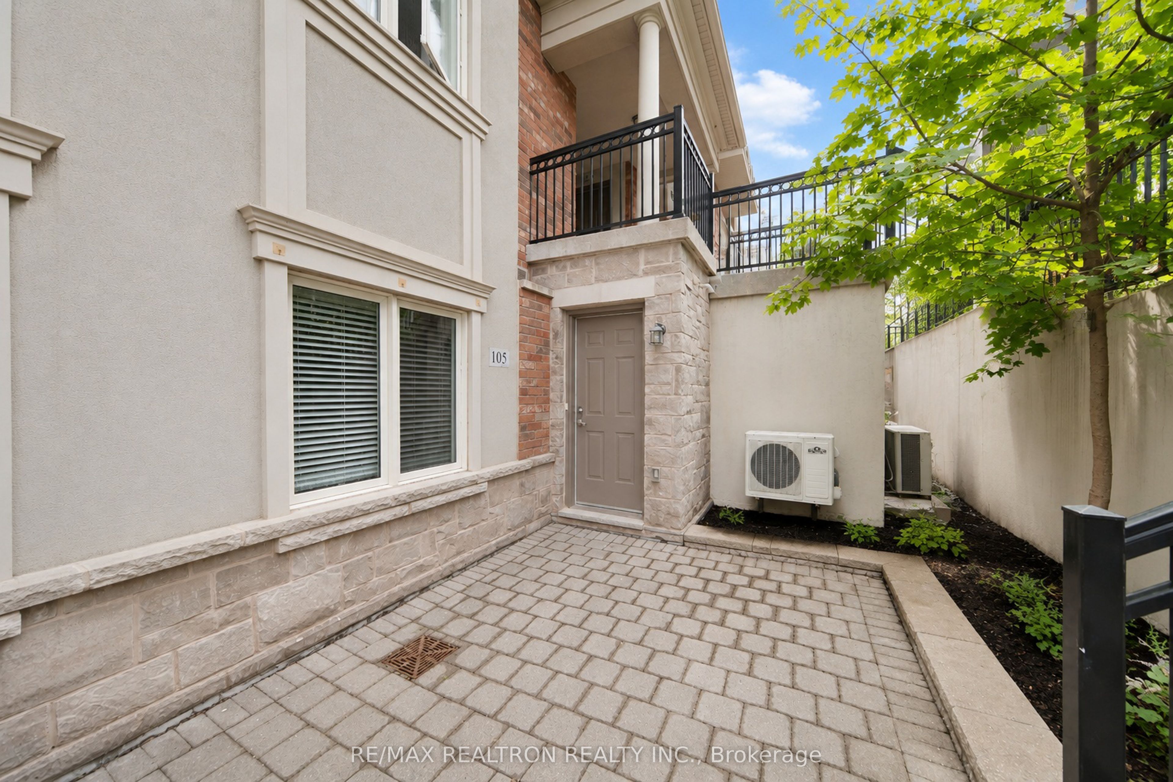 17 Coneflower Crescent 105, Toronto, ON M2R 0A5