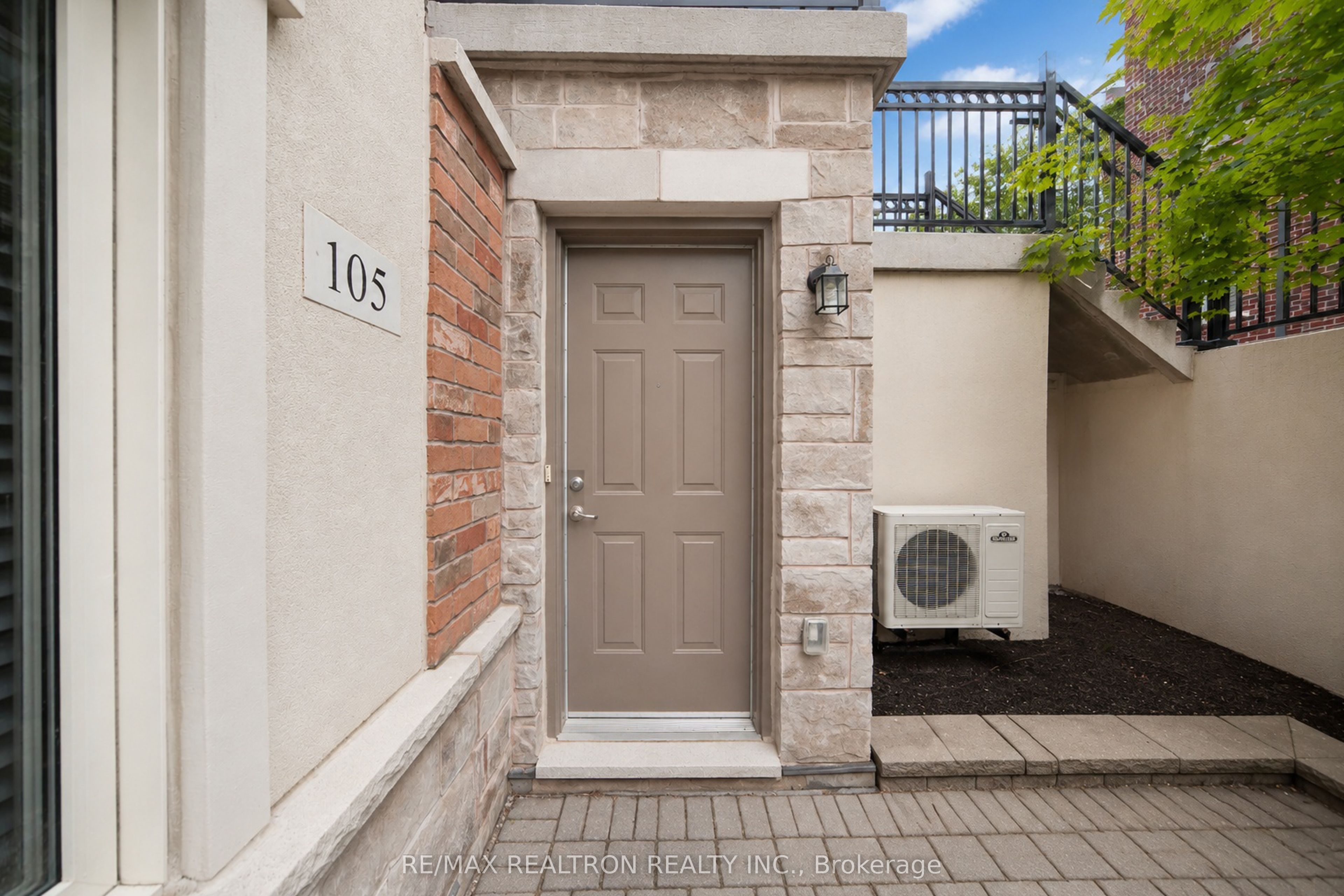 17 Coneflower Crescent 105, Toronto, ON M2R 0A5 photo 2
