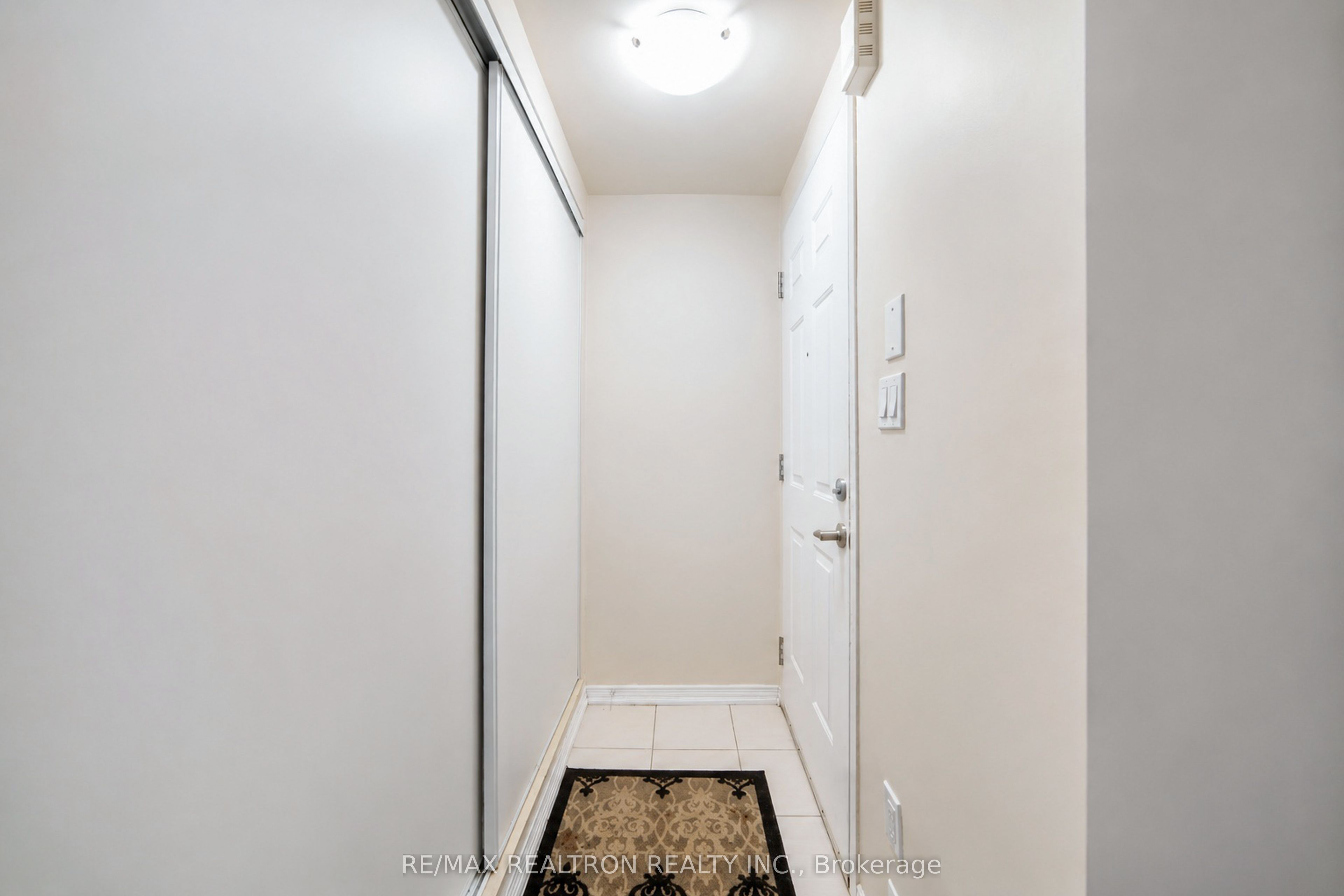 17 Coneflower Crescent 105, Toronto, ON M2R 0A5 photo 5