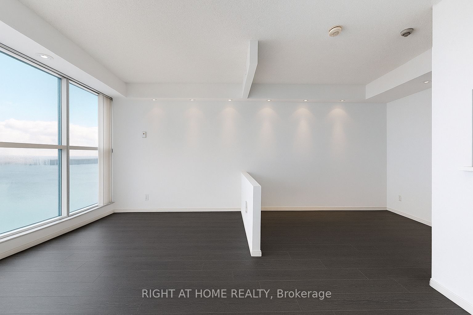 99 Harbour Square 2205, Toronto, ON M5J 2H2 photo 5