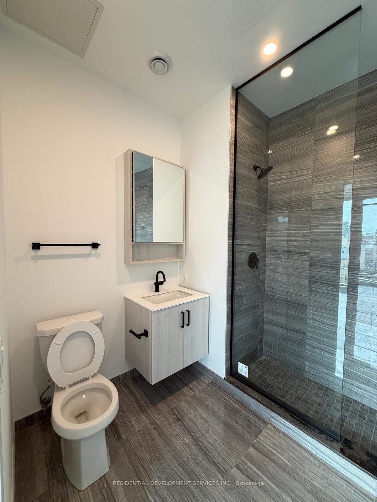 88 Queen Street 703, Toronto, ON M5C 0B6 photo 5
